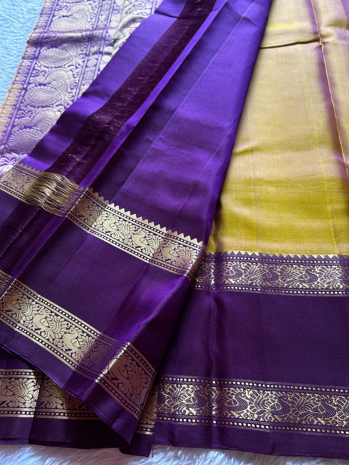 Lakshmi (2D) : Mustard-violet