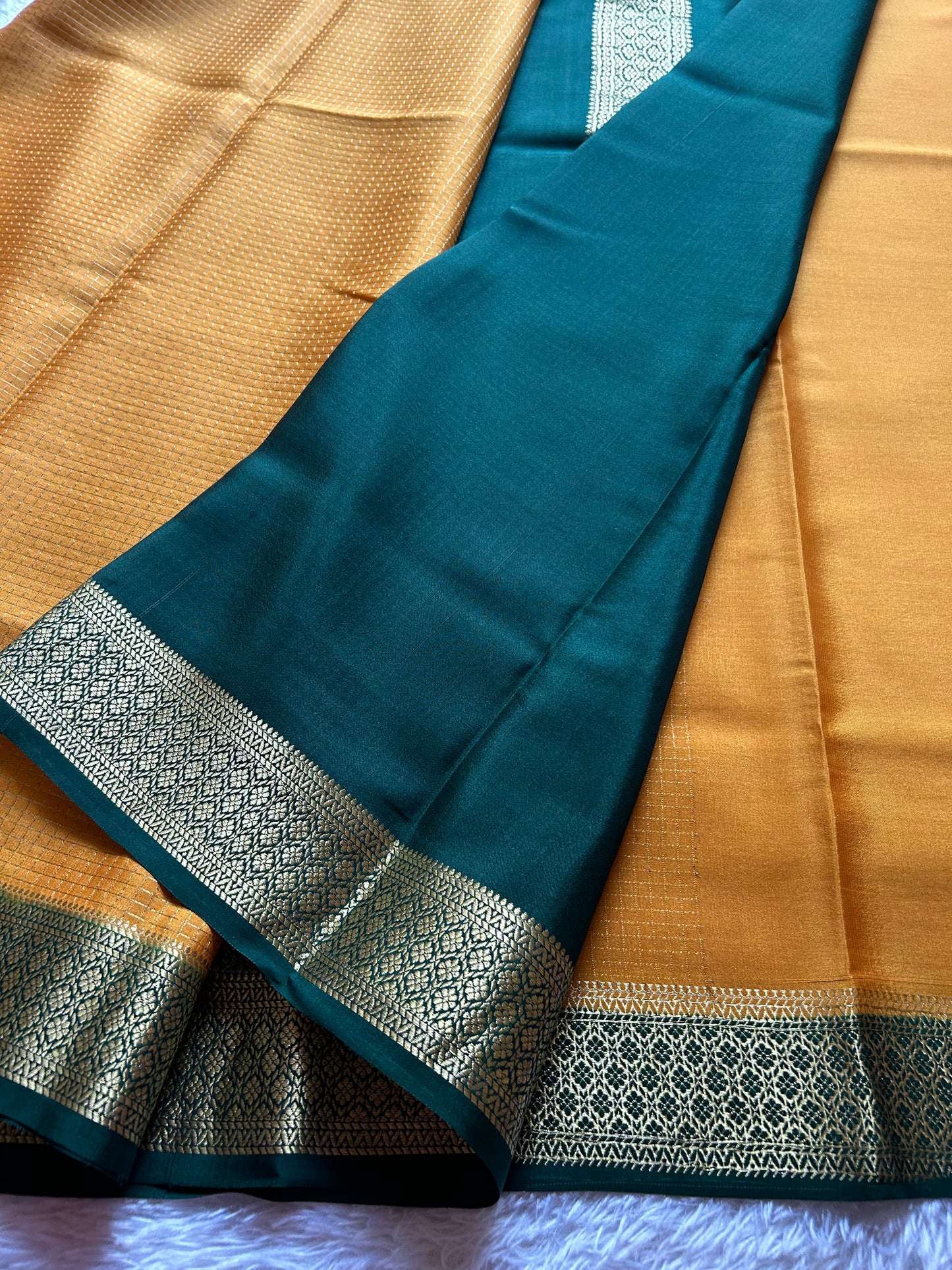 Srimathi (2D) : Yellow-bottle green