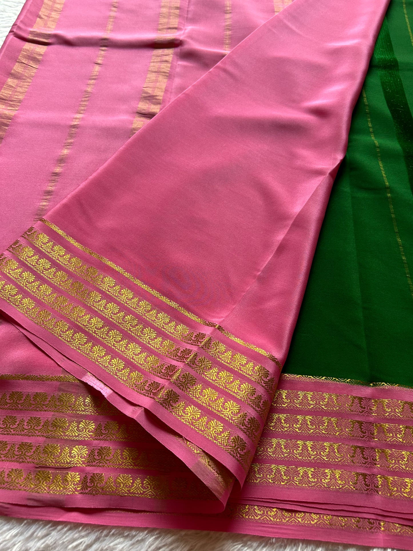 Mohana (2D) : Dark green-baby pink