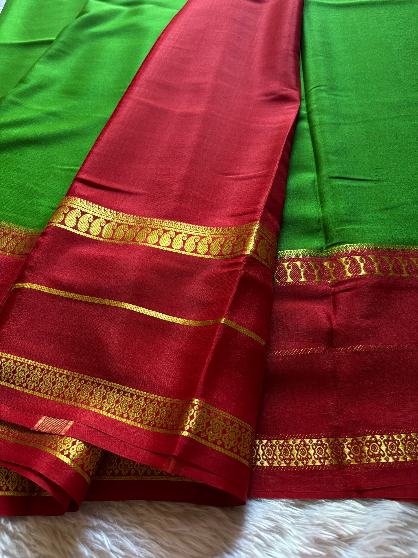 Malini (2D) : Parrot green-red
