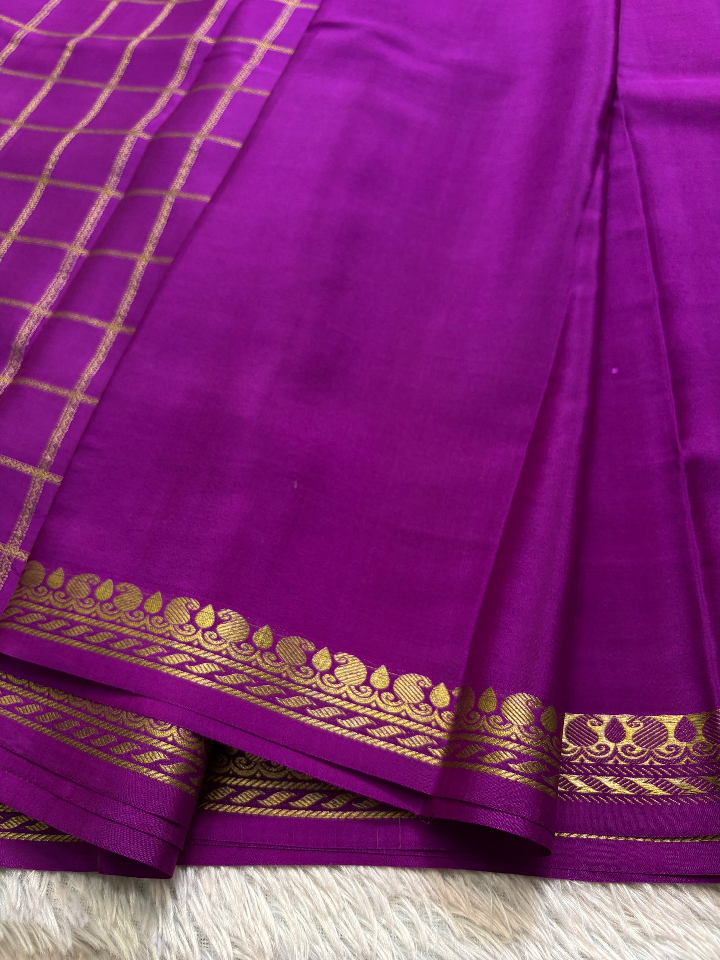 Chaya : Solid Dark magenta