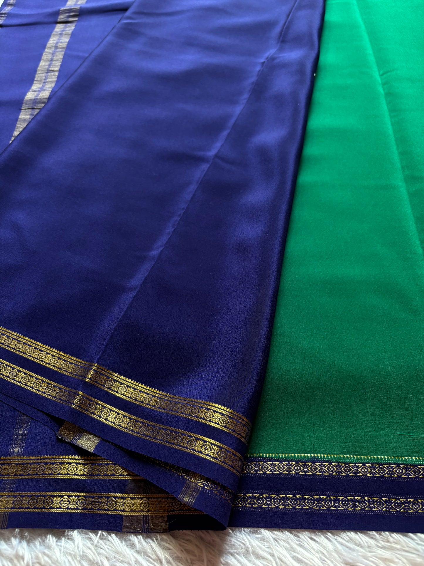 Surabhi (2D) : Emerald green-dark blue