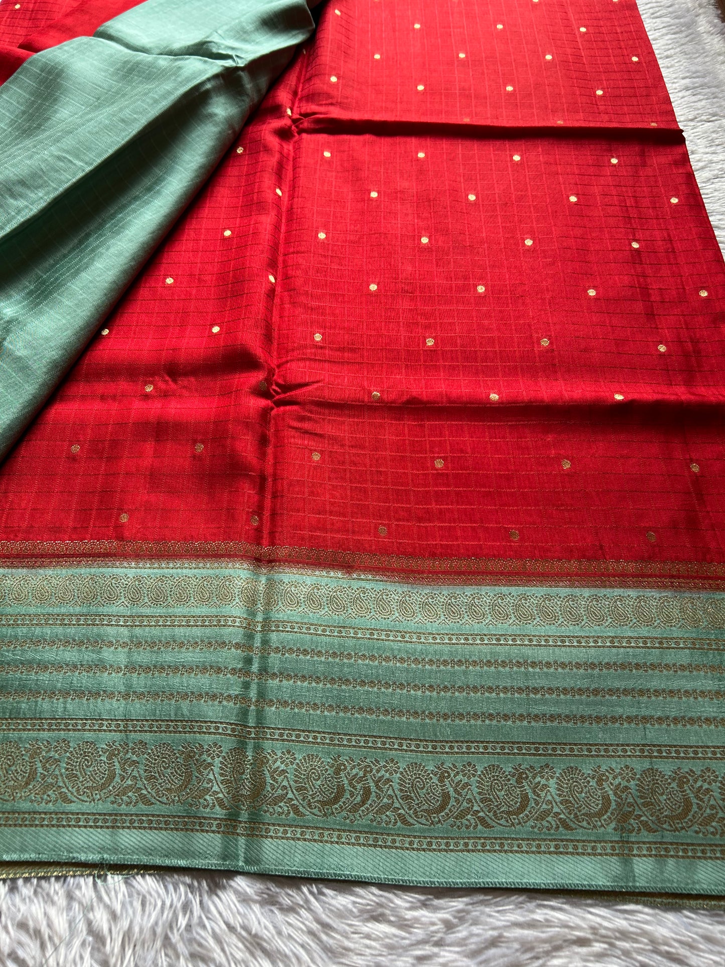 SS111 (2D) : Red-mint green