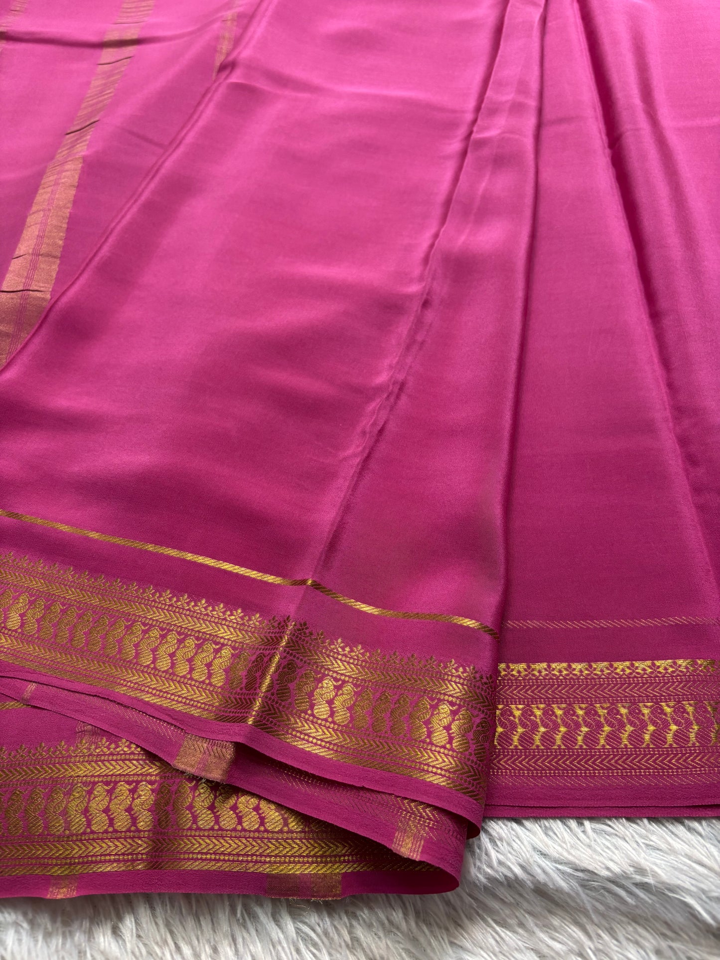 Mayuri : Solid Magenta pink