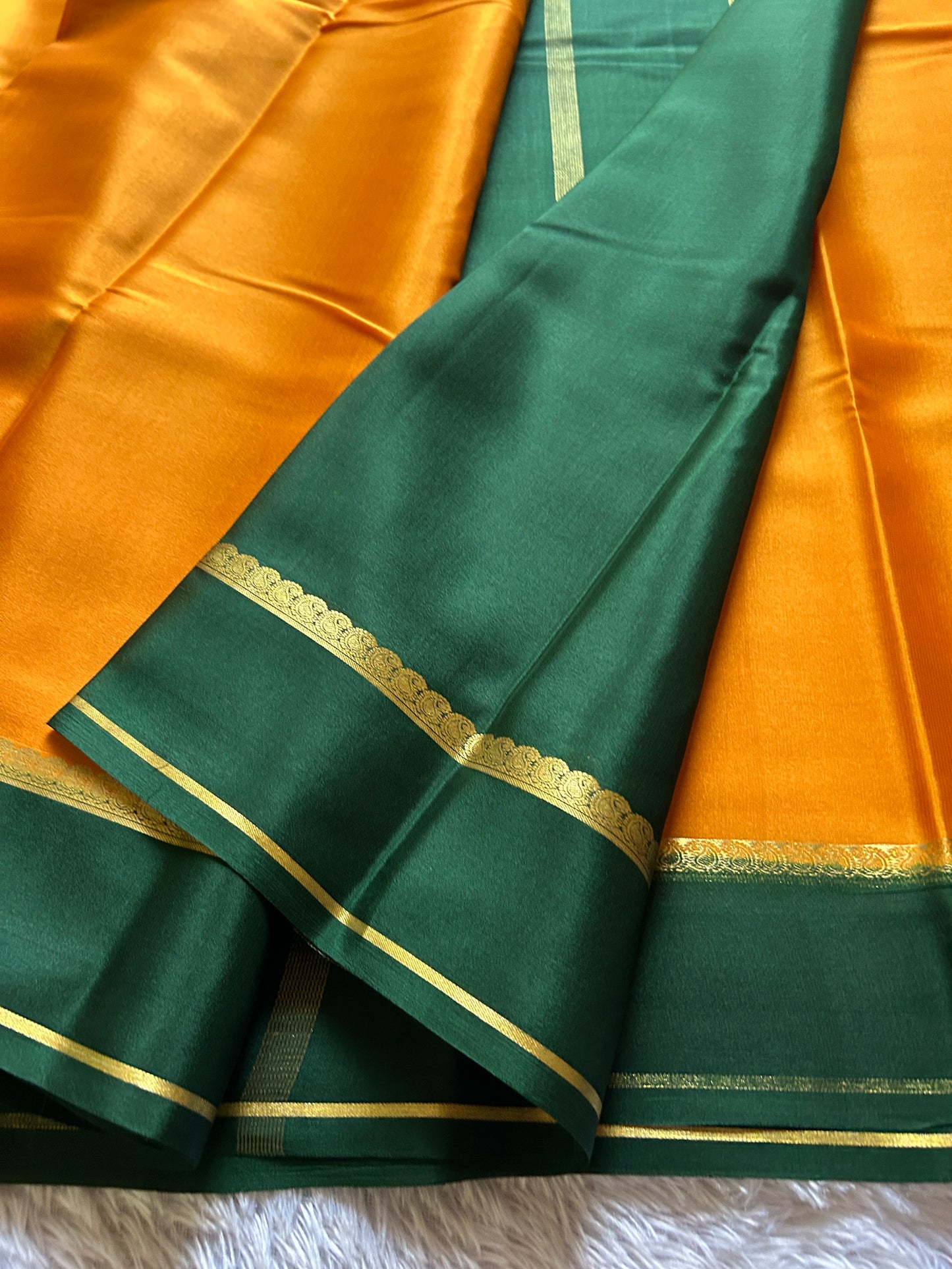 Mala (2D) : Yellow-dark green