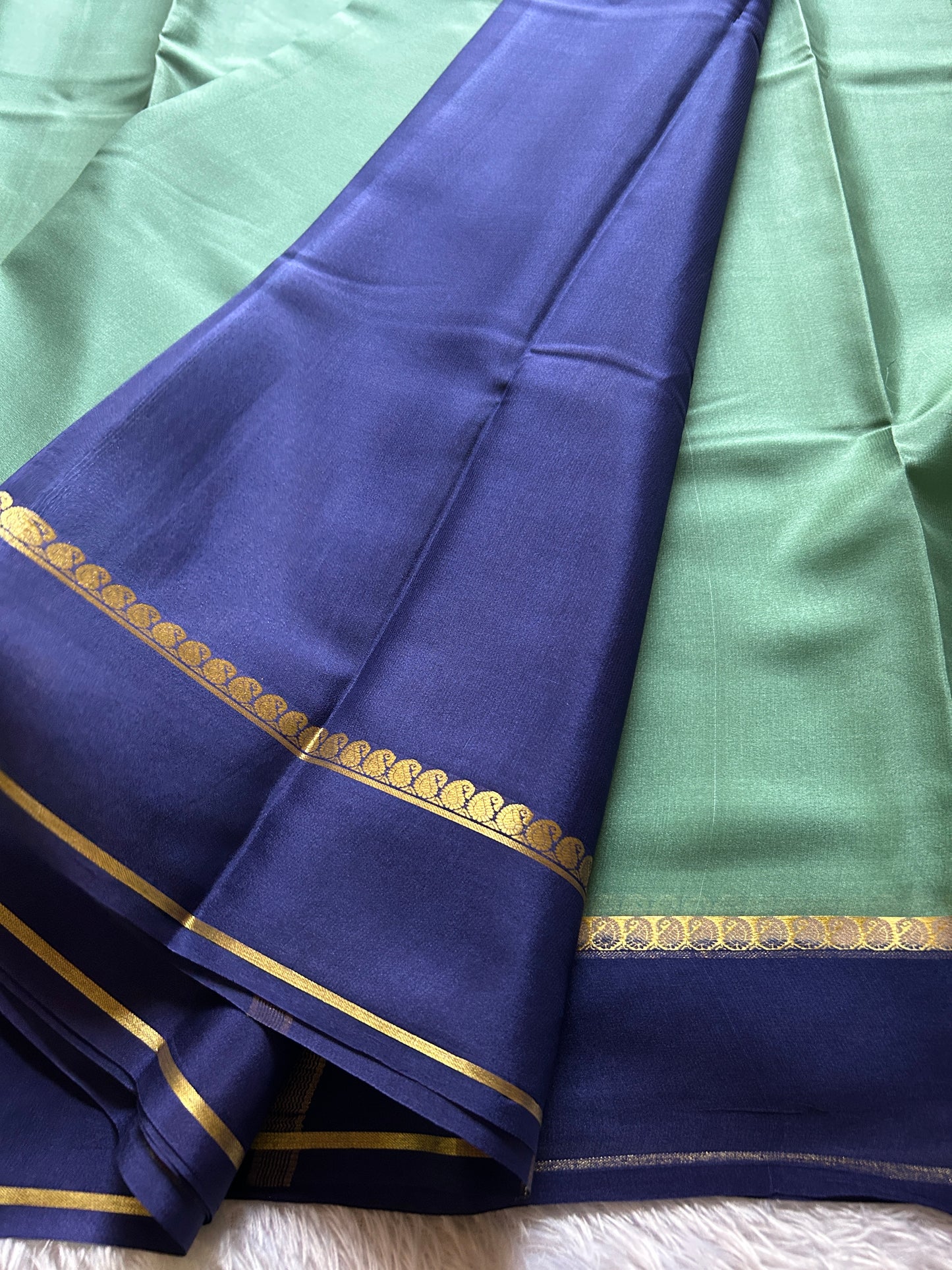 Mala (2D) : Mint green-navy blue