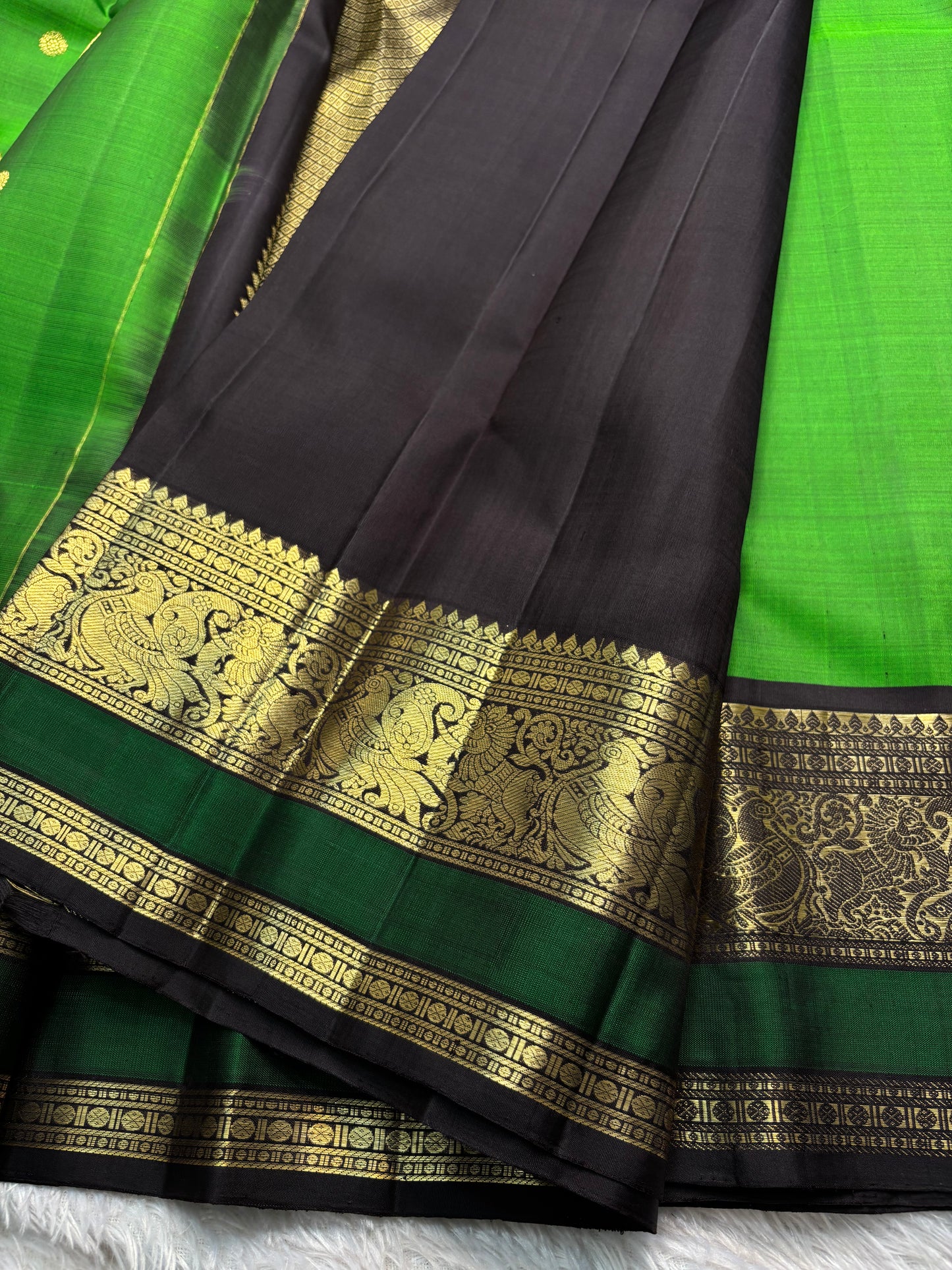 Kankana (3D) : Leaf green-dark brown-dark green