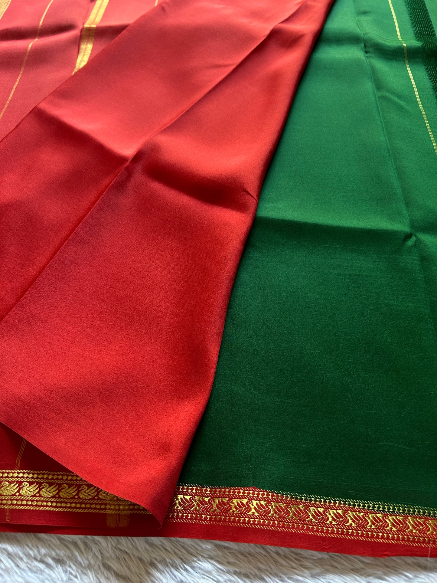 Hamsa (2D) : Bottle green-red