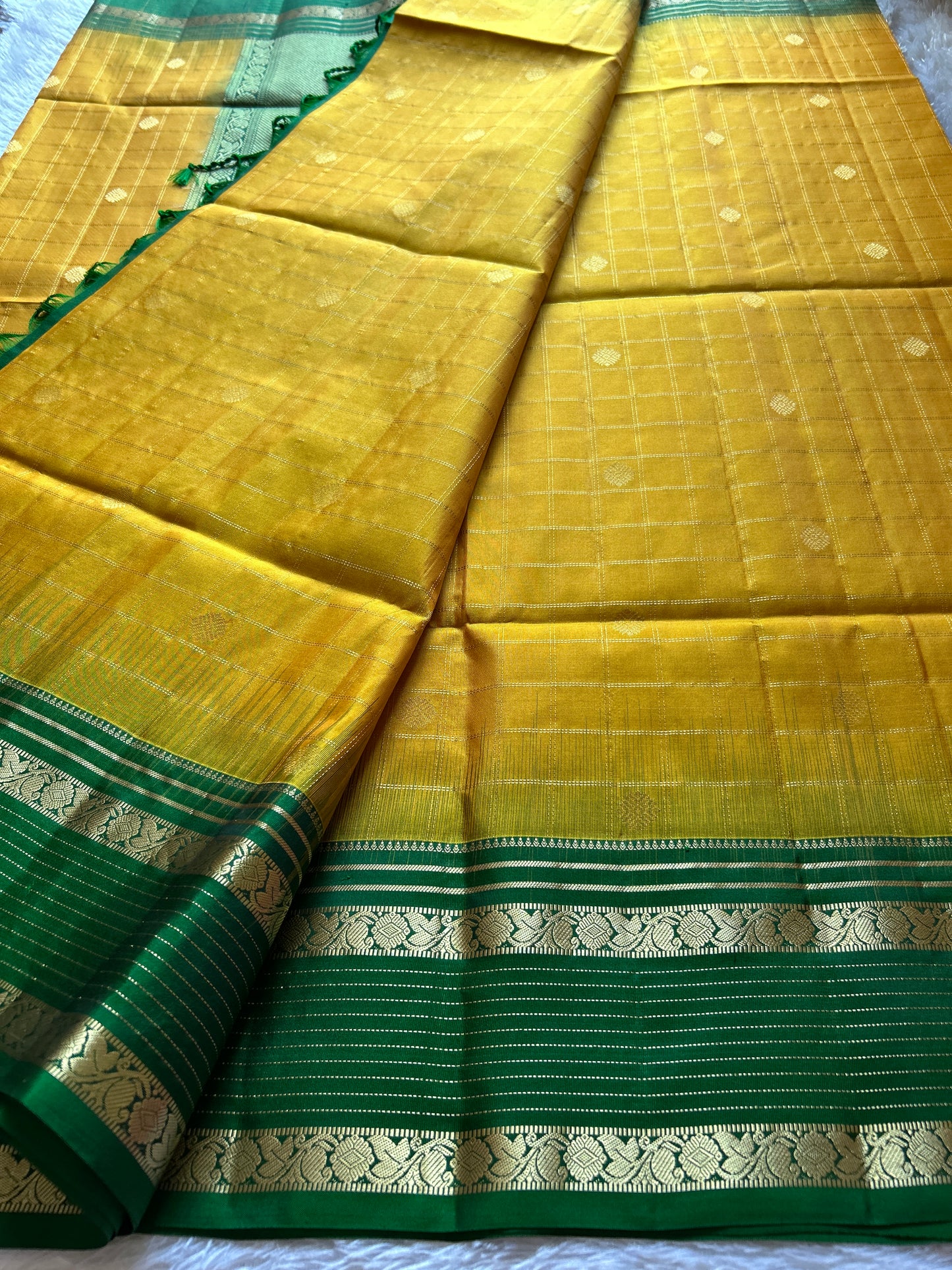 Gomathi (2D) : Golden yellow-bottle green