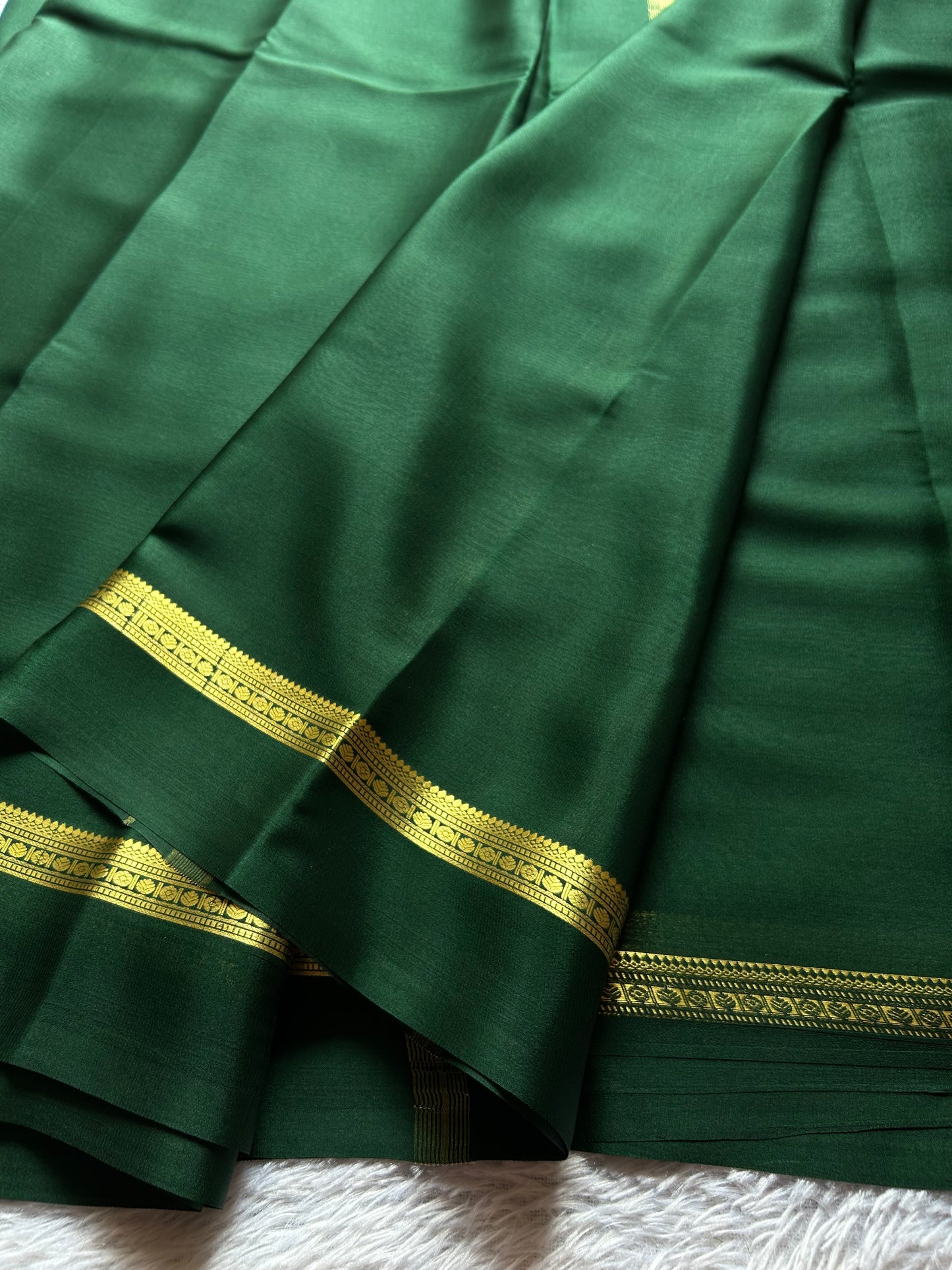 Shambhavi : Solid Dark green