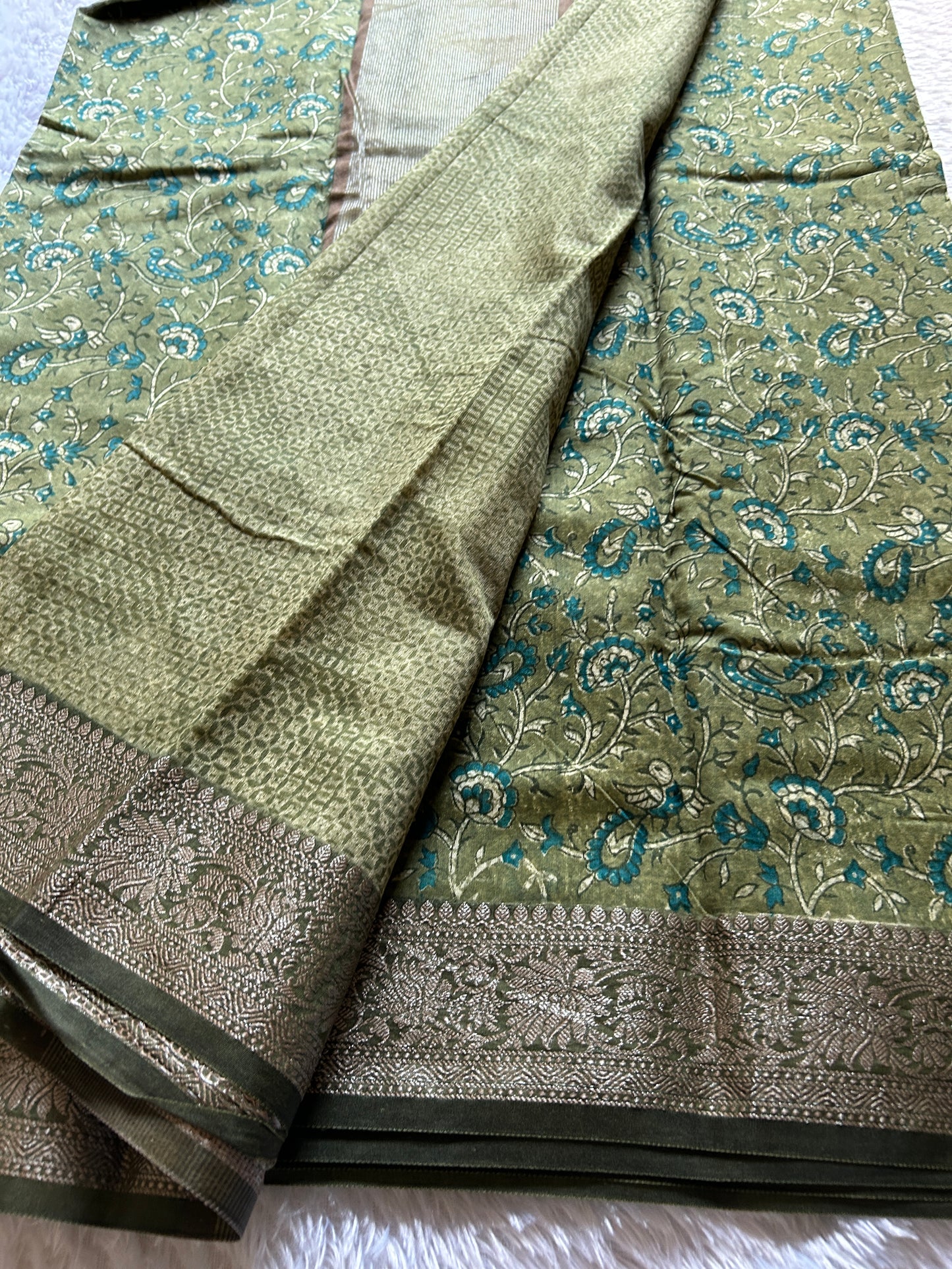 Sarala (2D) : Sage green-dark olive green