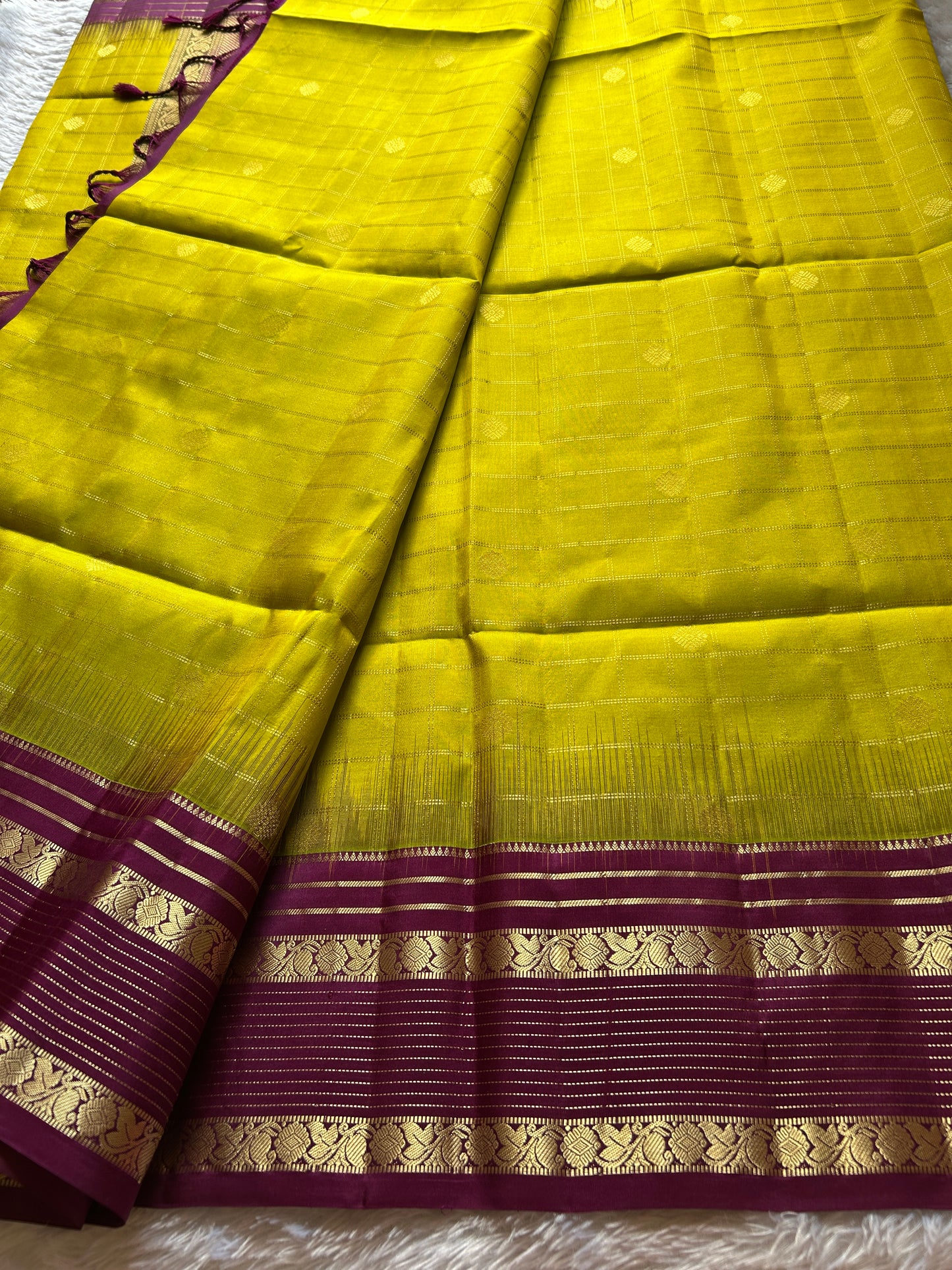 Gomathi (2D) : Olive-magenta