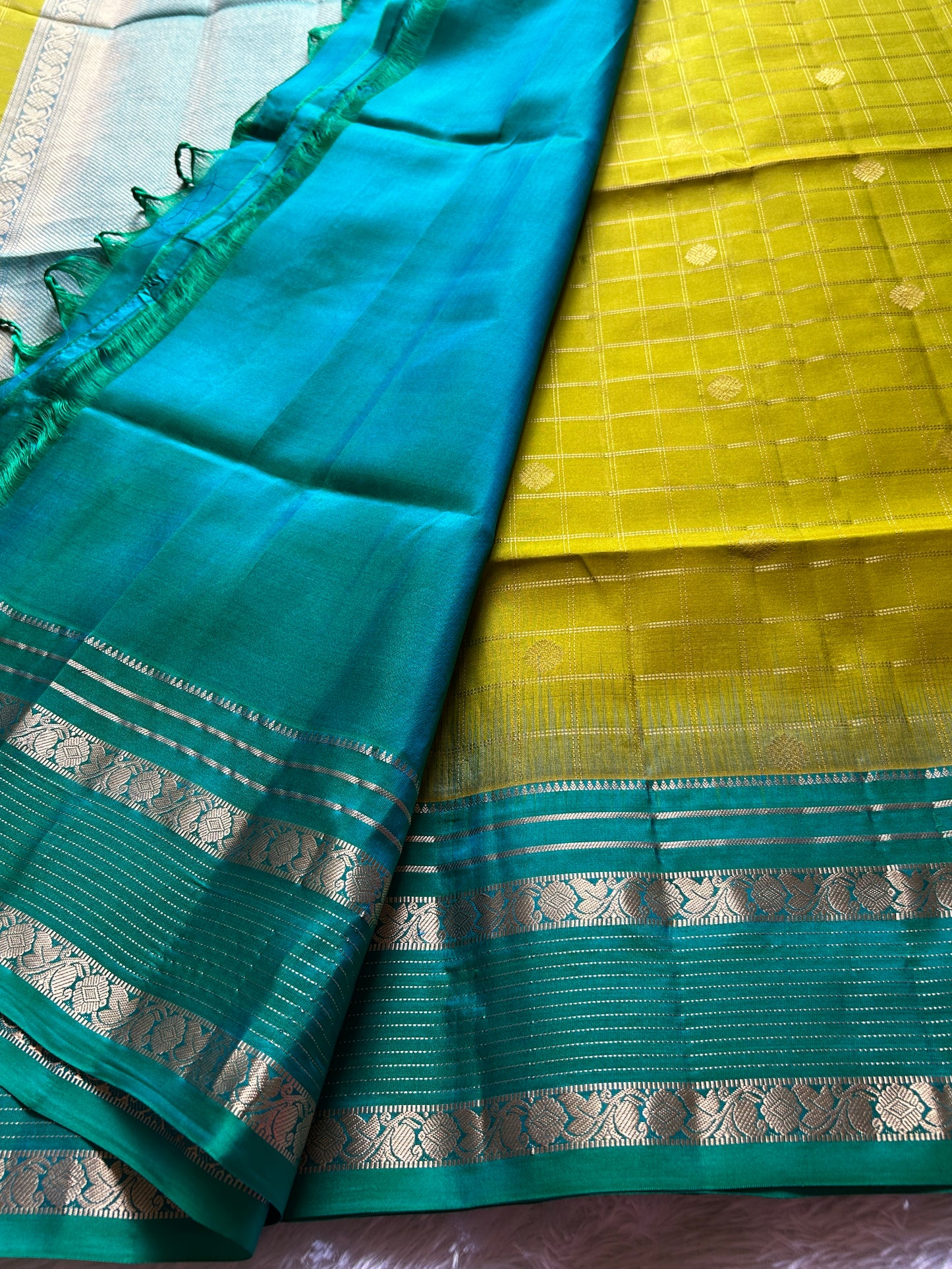 Gomathi (2D) : Olive-turquoise
