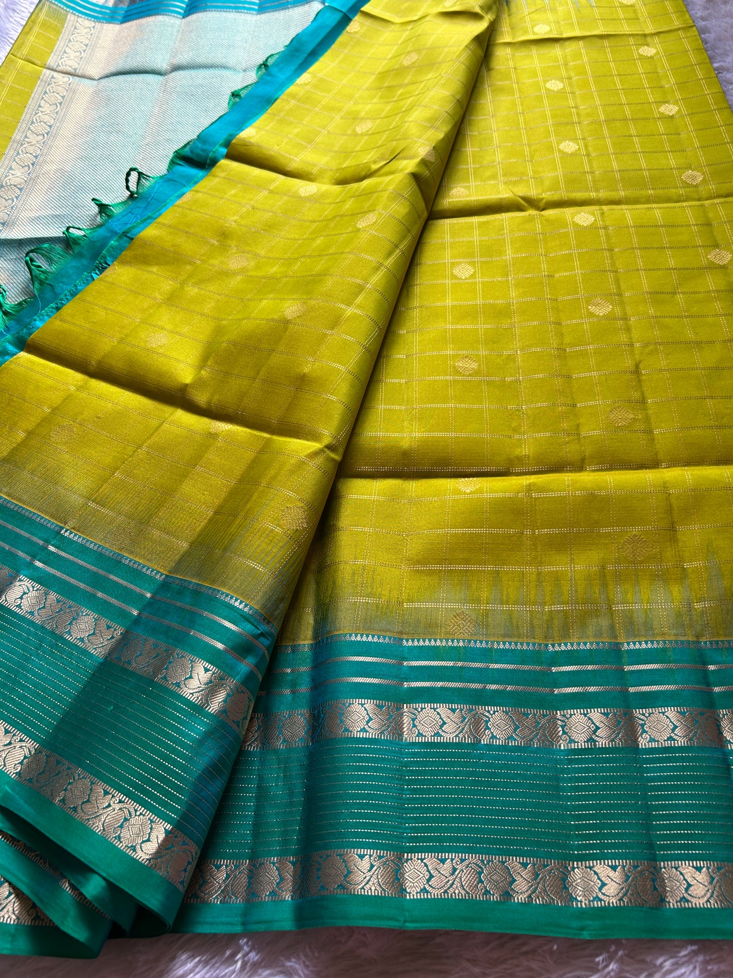 Gomathi (2D) : Olive-turquoise