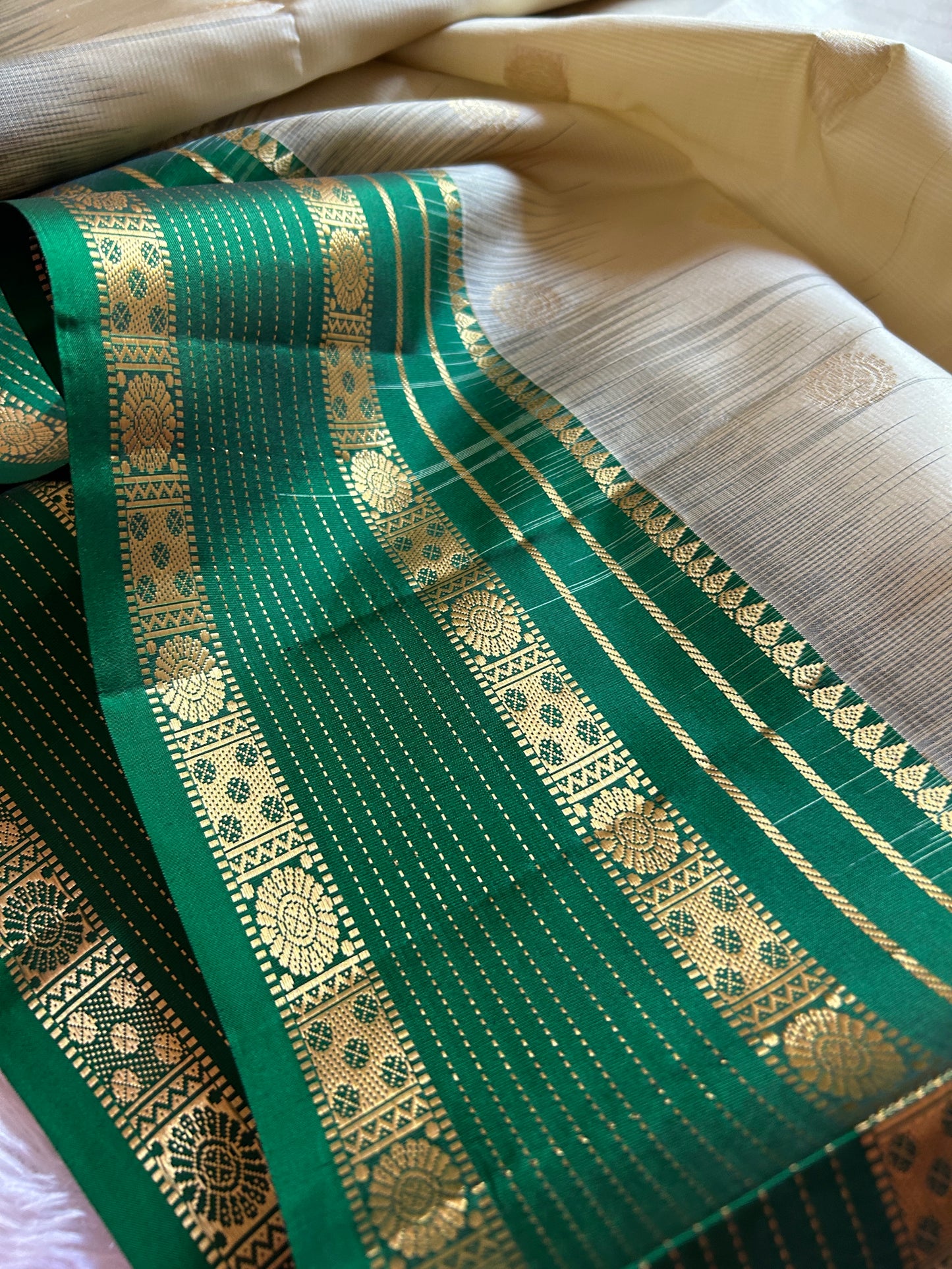 Janani (2D) : Off white-bottle green