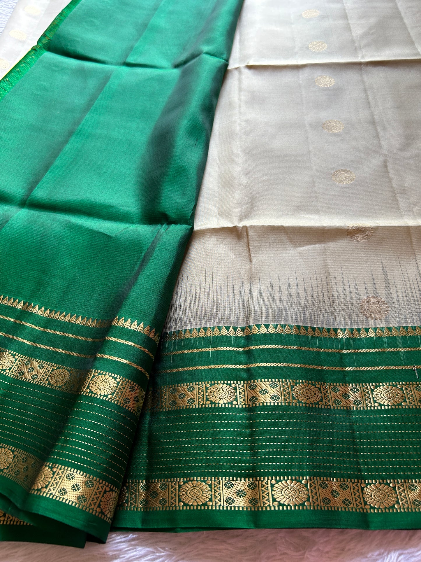 Janani (2D) : Off white-bottle green