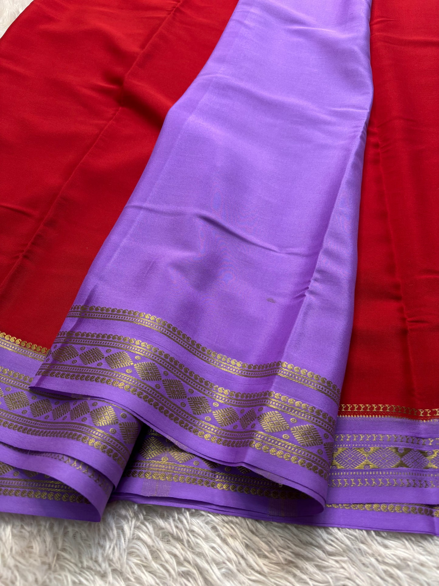 Saanvi (2D) : Dark red-dark lavender