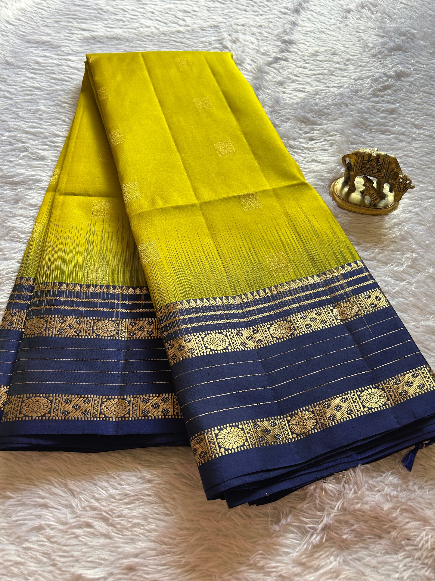 Janani (2D) : Lemon yellow-navy blue