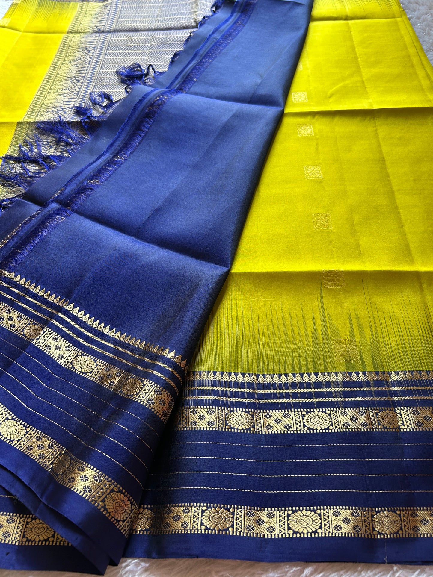 Janani (2D) : Lemon yellow-navy blue
