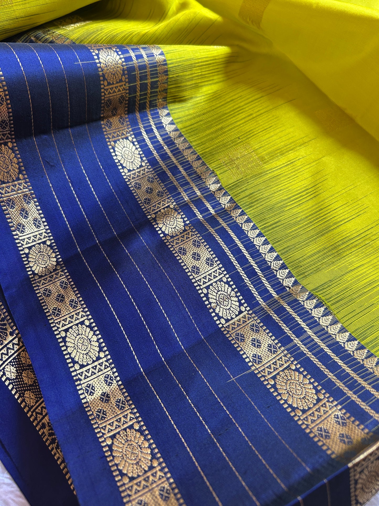 Janani (2D) : Lemon yellow-navy blue