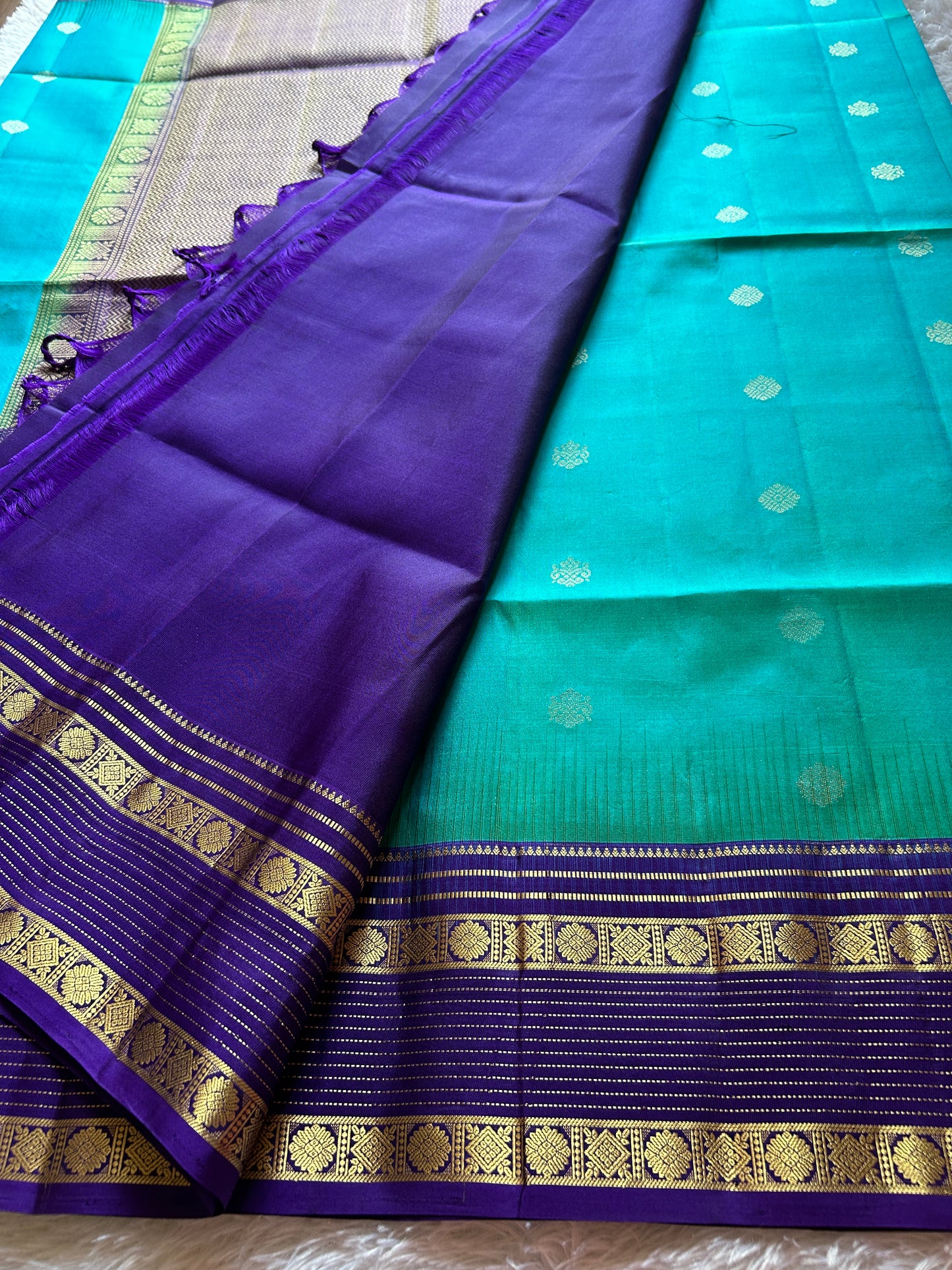 Janani (2D) : Turquoise-navy blue