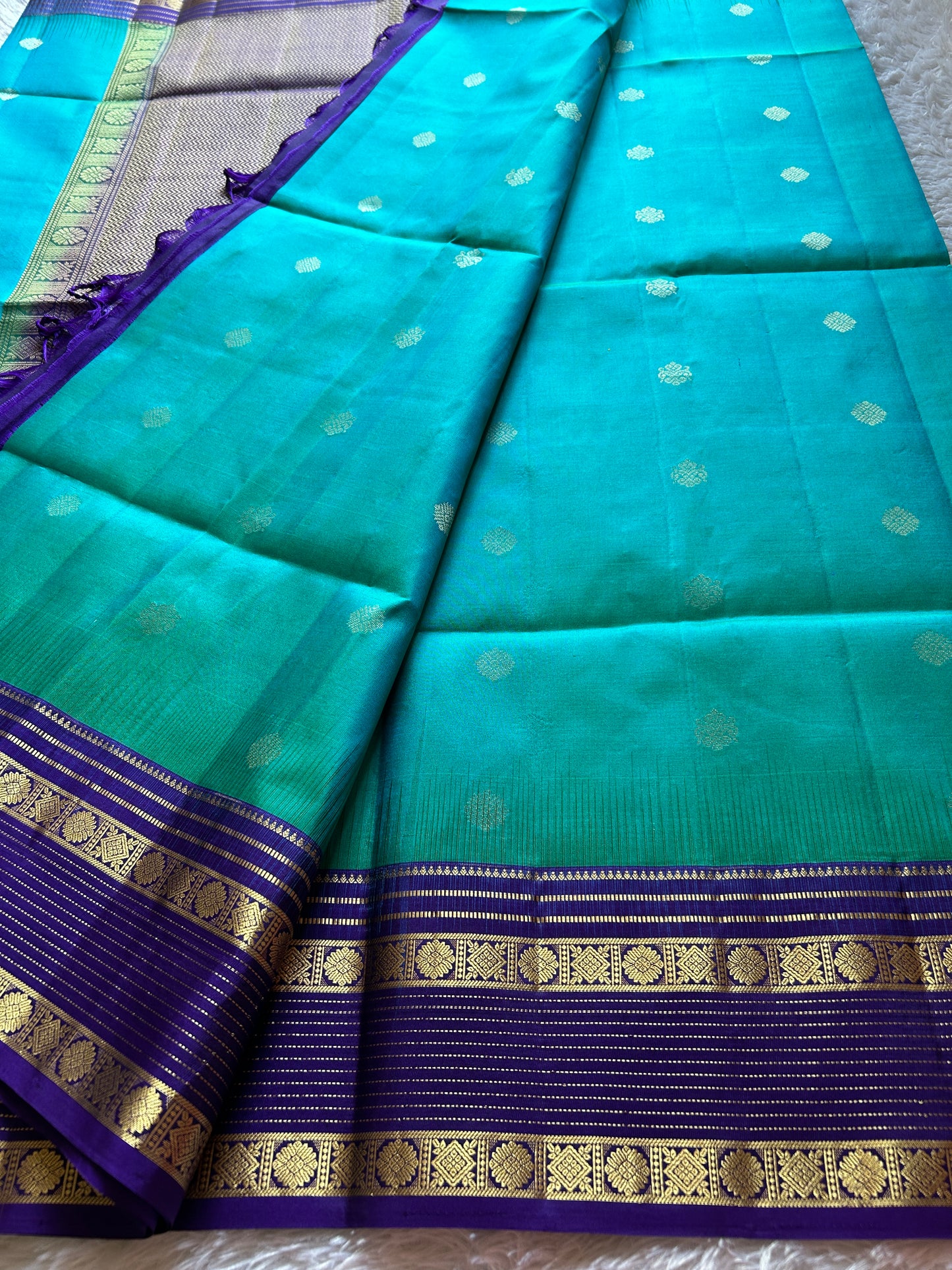 Janani (2D) : Turquoise-navy blue
