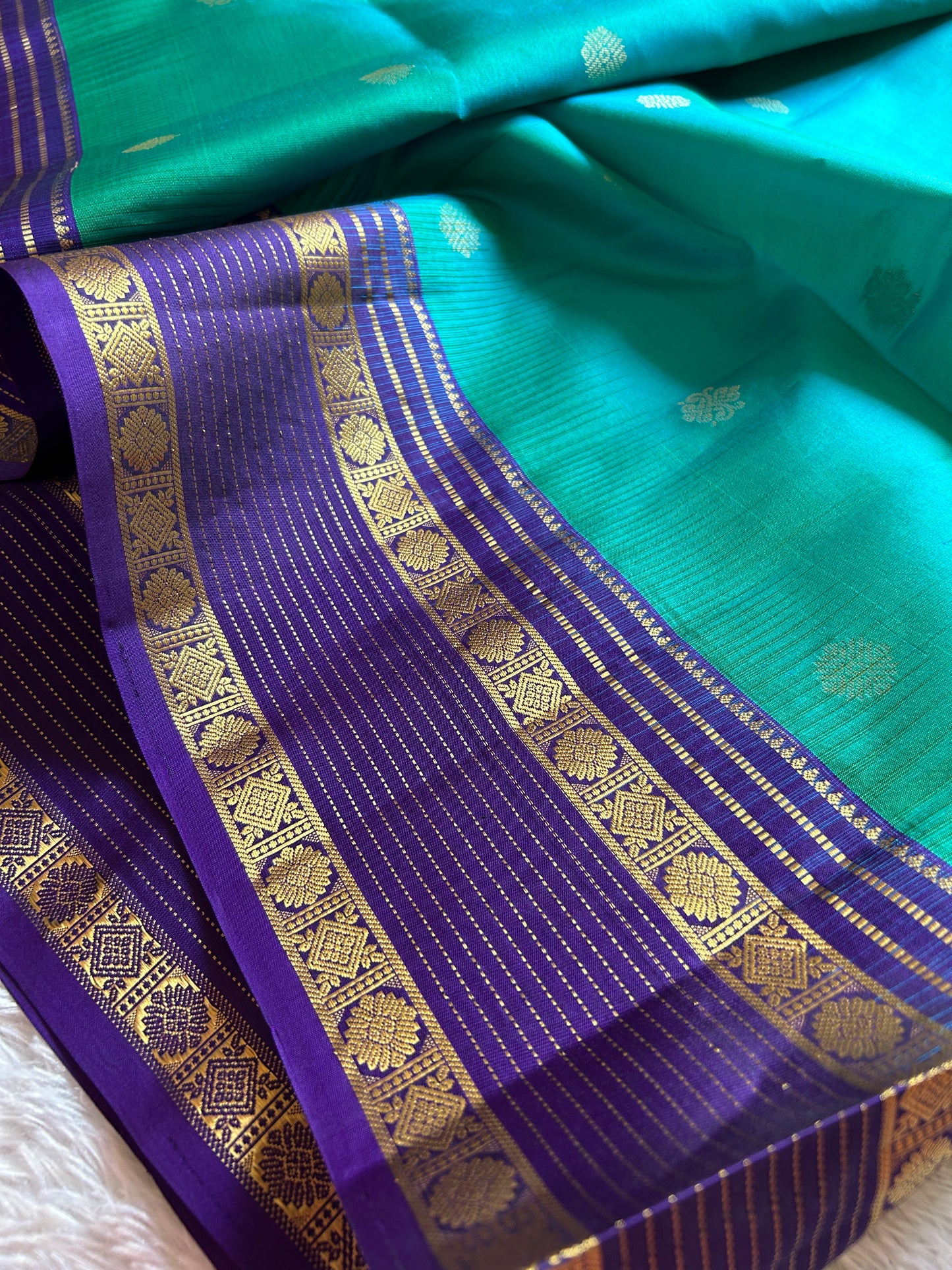 Janani (2D) : Turquoise-navy blue