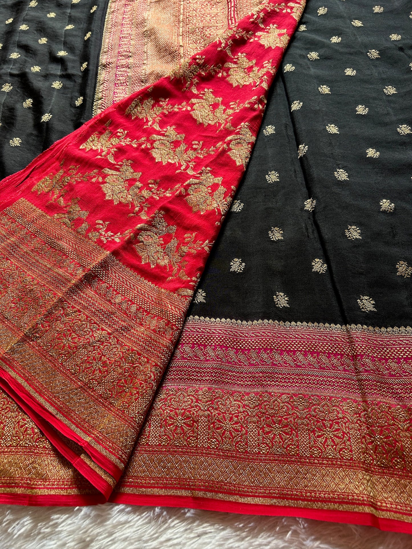 Trishika (3D): Black-pink-red