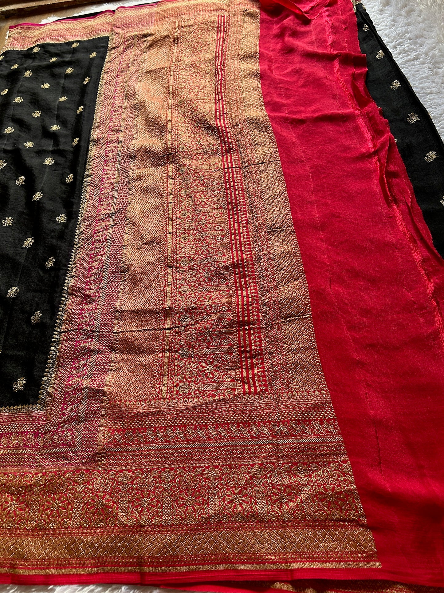 Trishika (3D): Black-pink-red