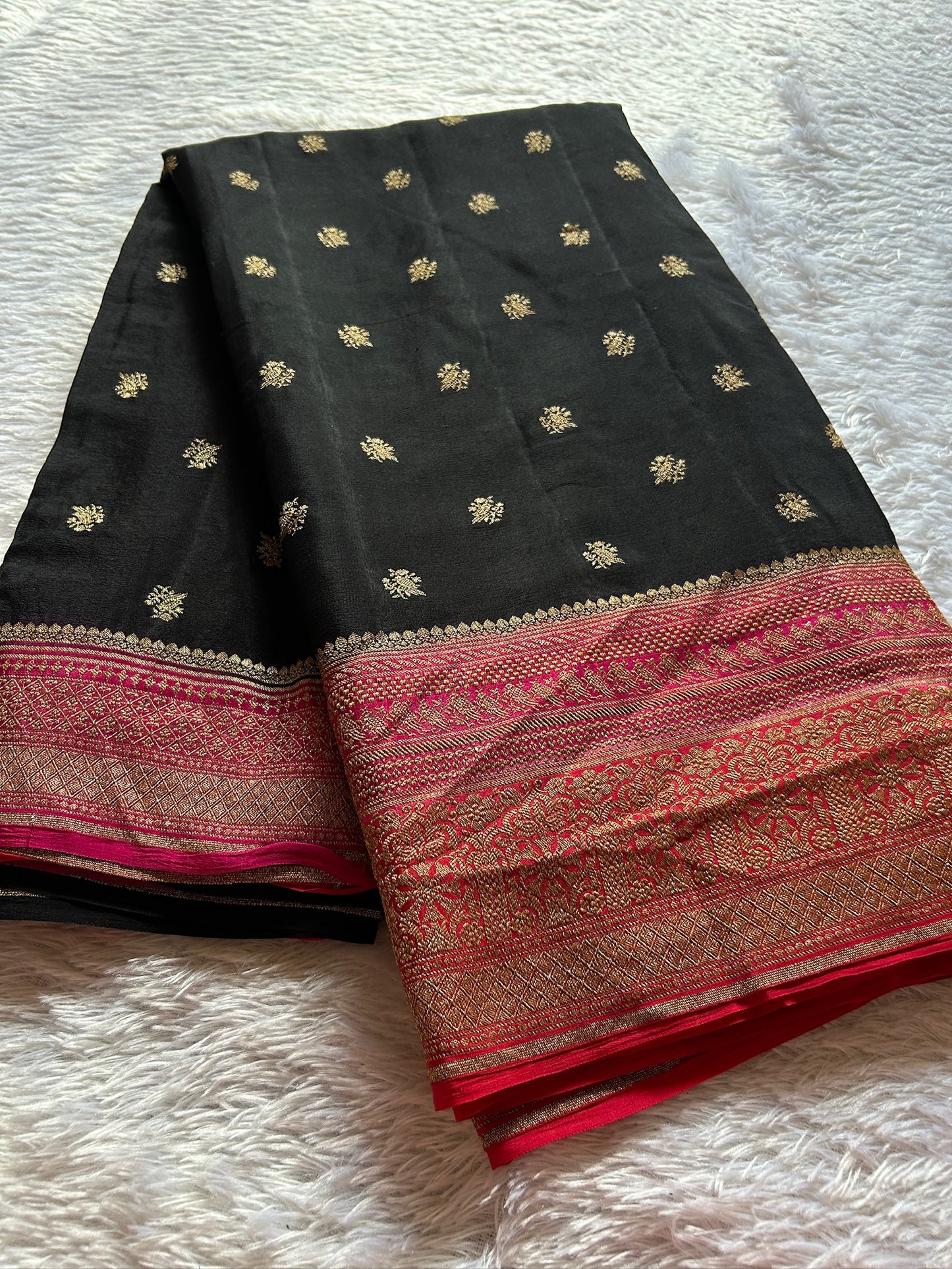 Trishika (3D): Black-pink-red