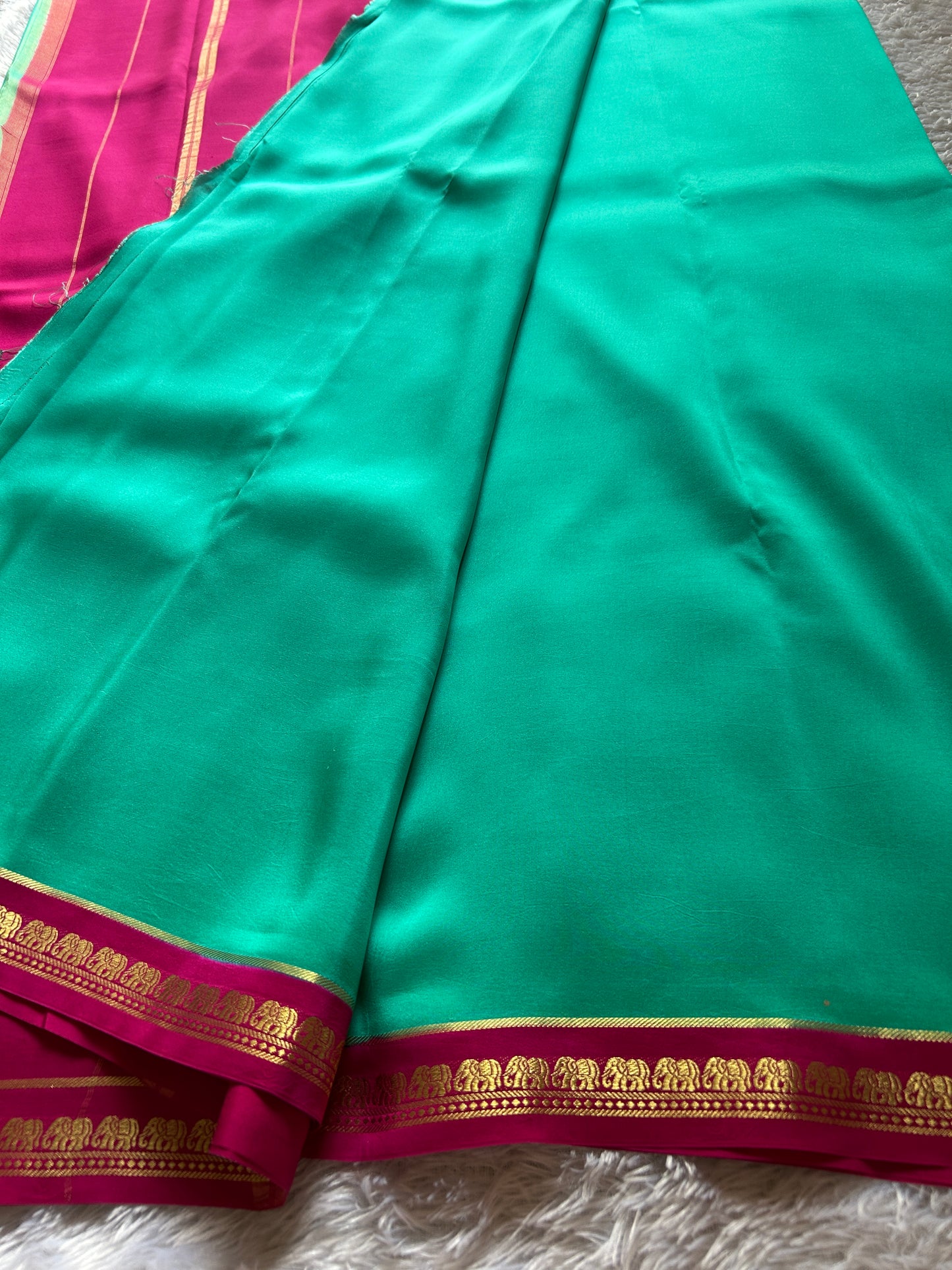 Gowri (2D) : Turquoise-pink