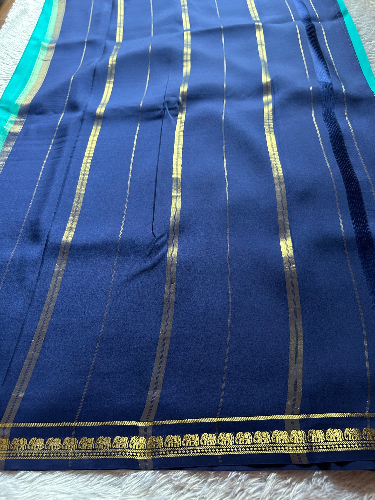 Gowri (2D) : Sea blue-dark blue