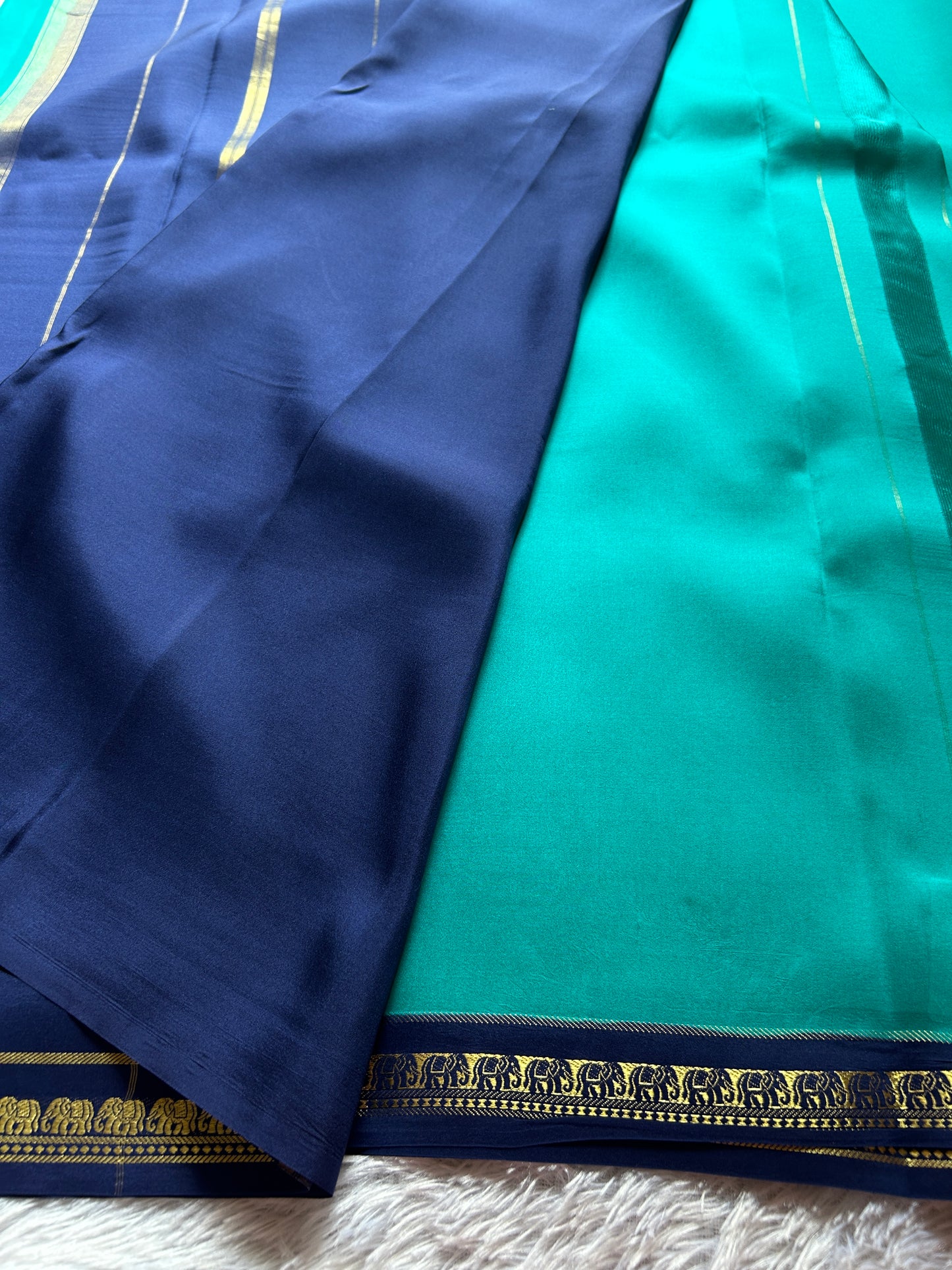 Gowri (2D) : Sea blue-dark blue