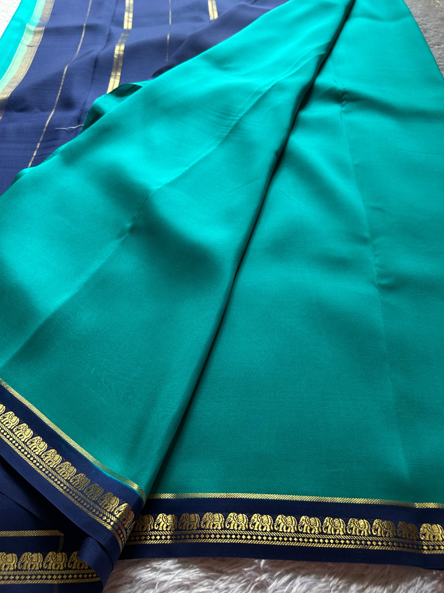 Gowri (2D) : Sea blue-dark blue