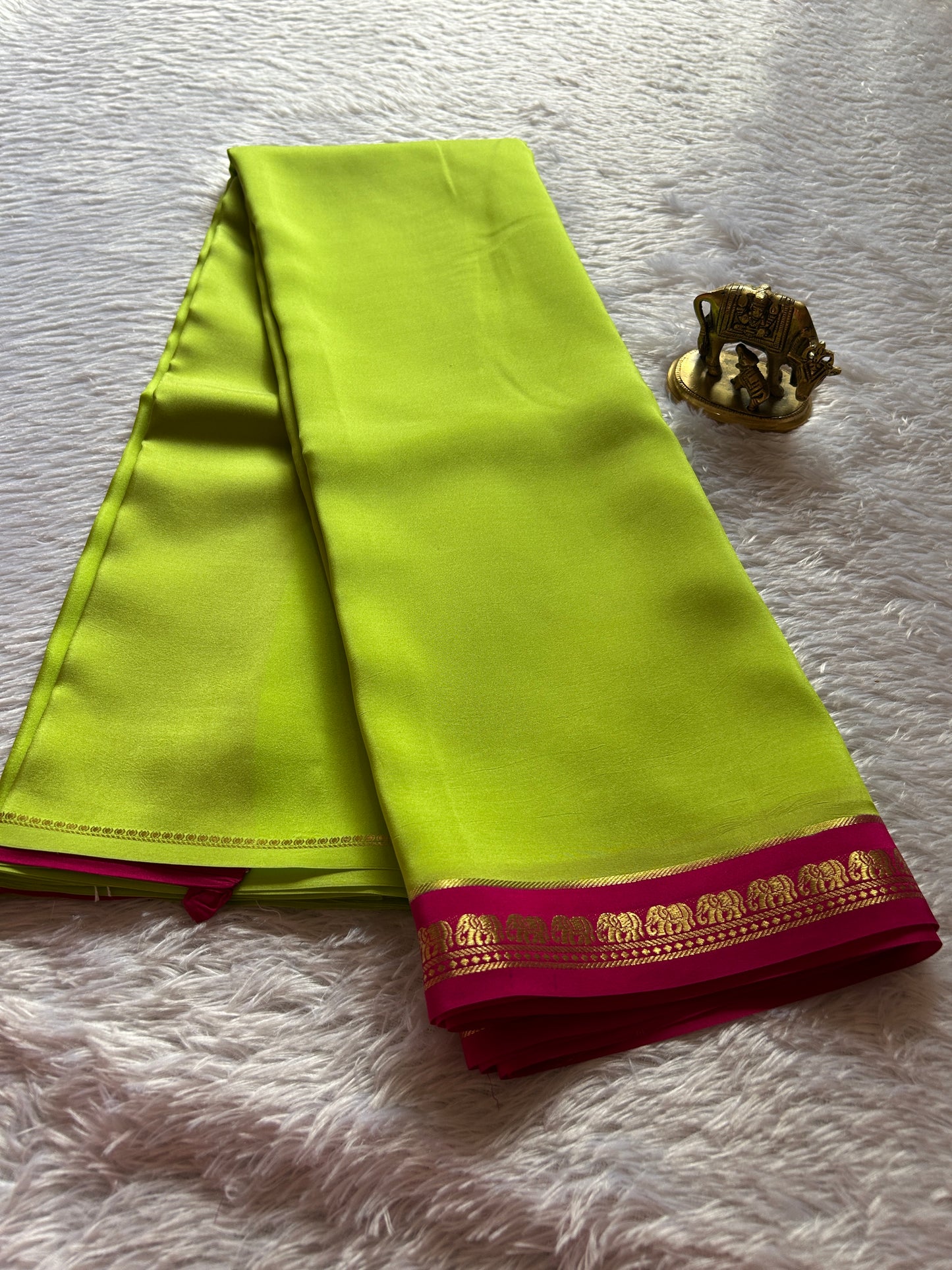 Gowri (2D) : Light parrot green -pink
