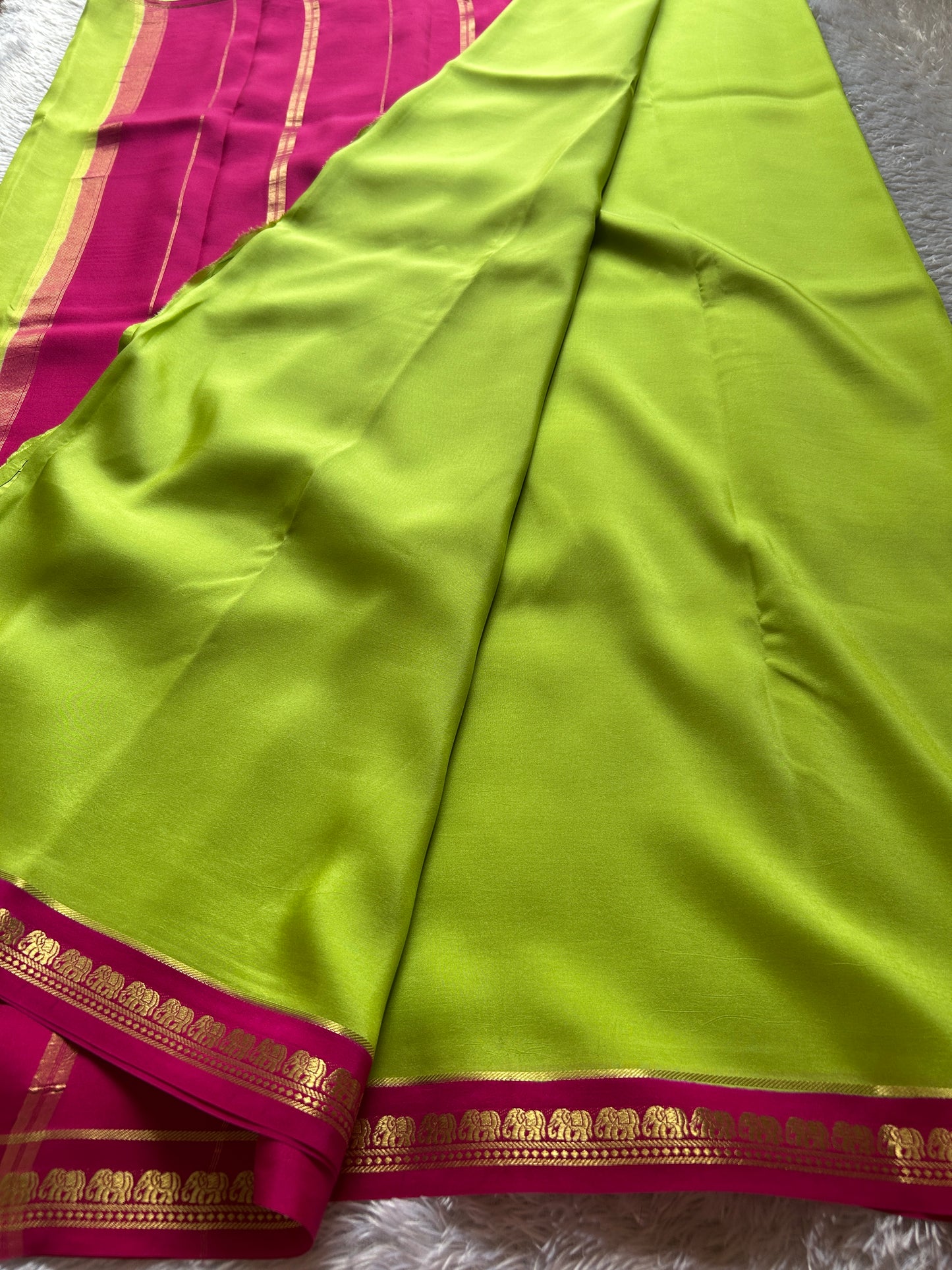 Gowri (2D) : Light parrot green -pink