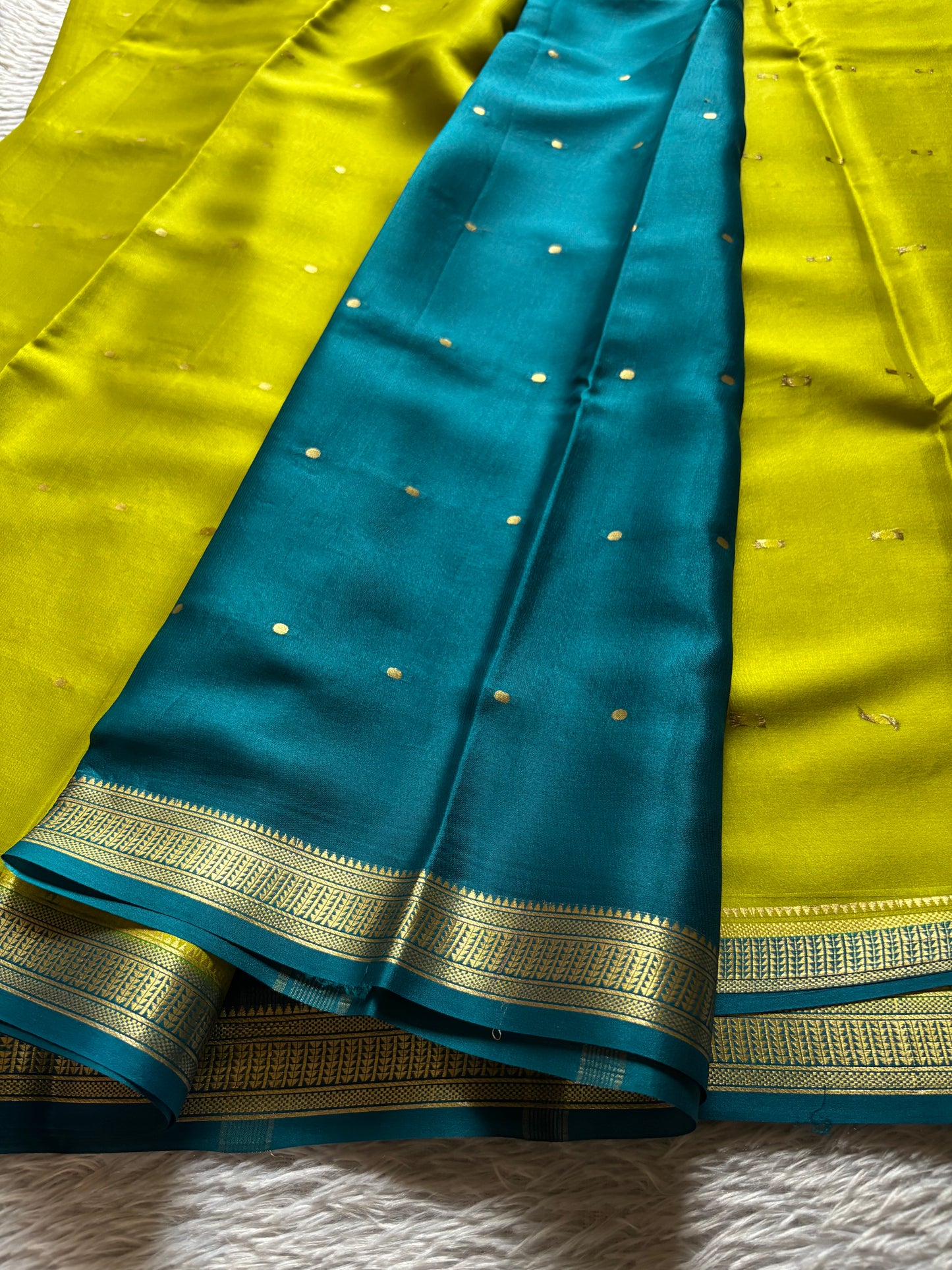 Bindu (2D) : Olive-ananda blue