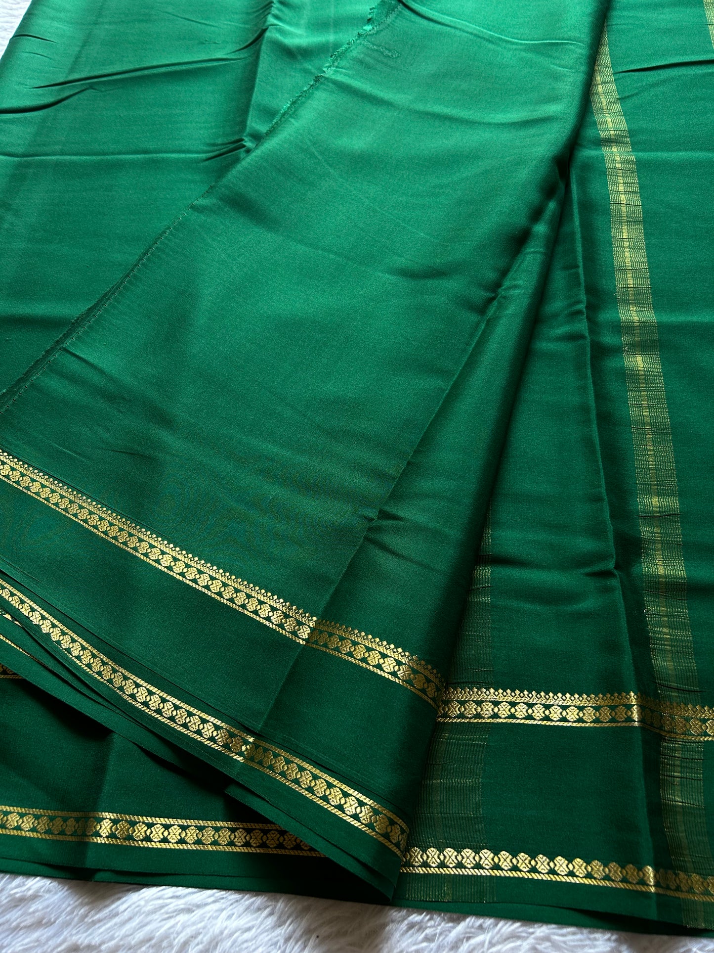Shakthi : Solid Bottle green