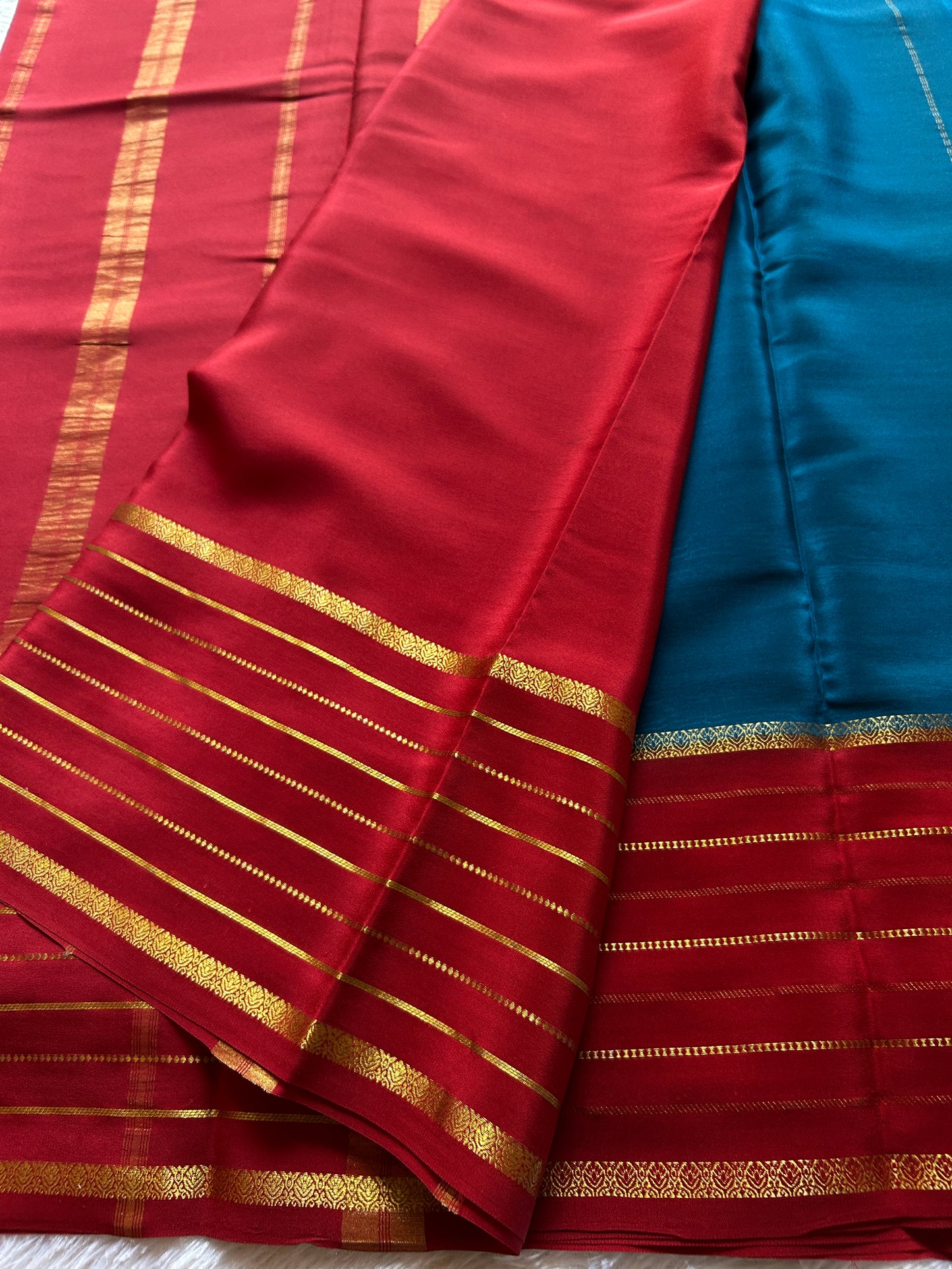 Navami (2D) : Bright royal blue-red