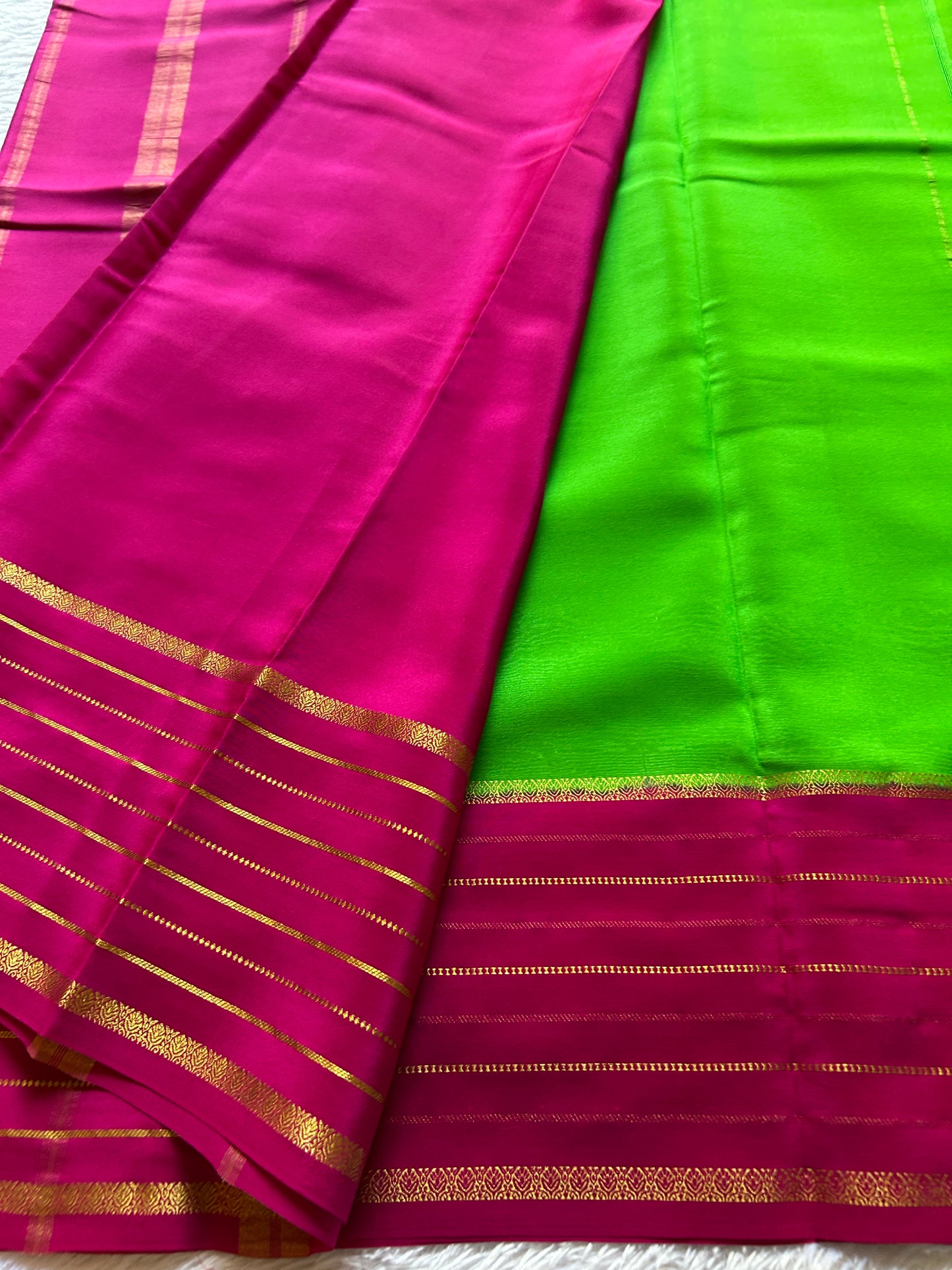 Navami (2D) : Parrot green-pink