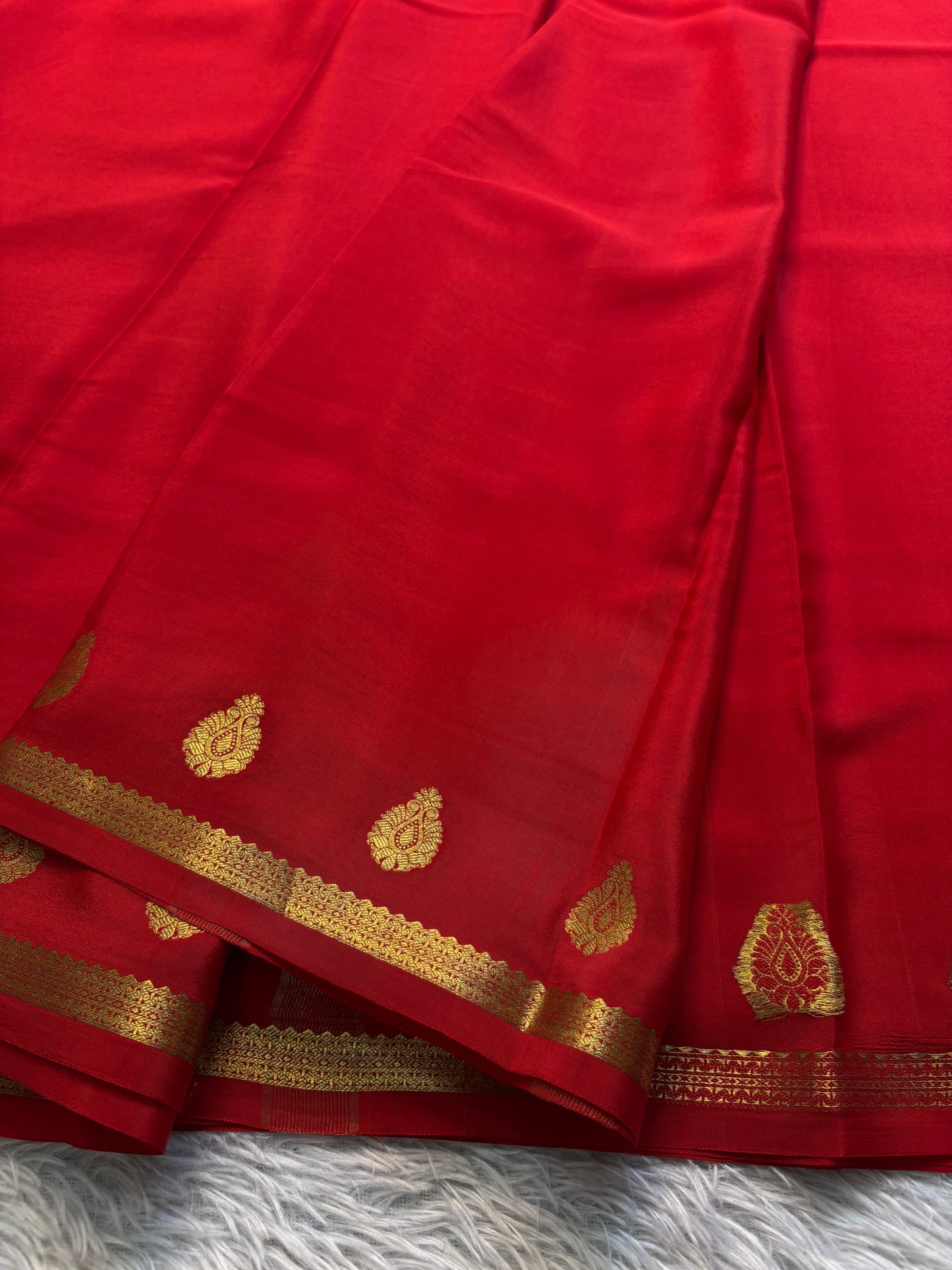 Swathi : Solid Red