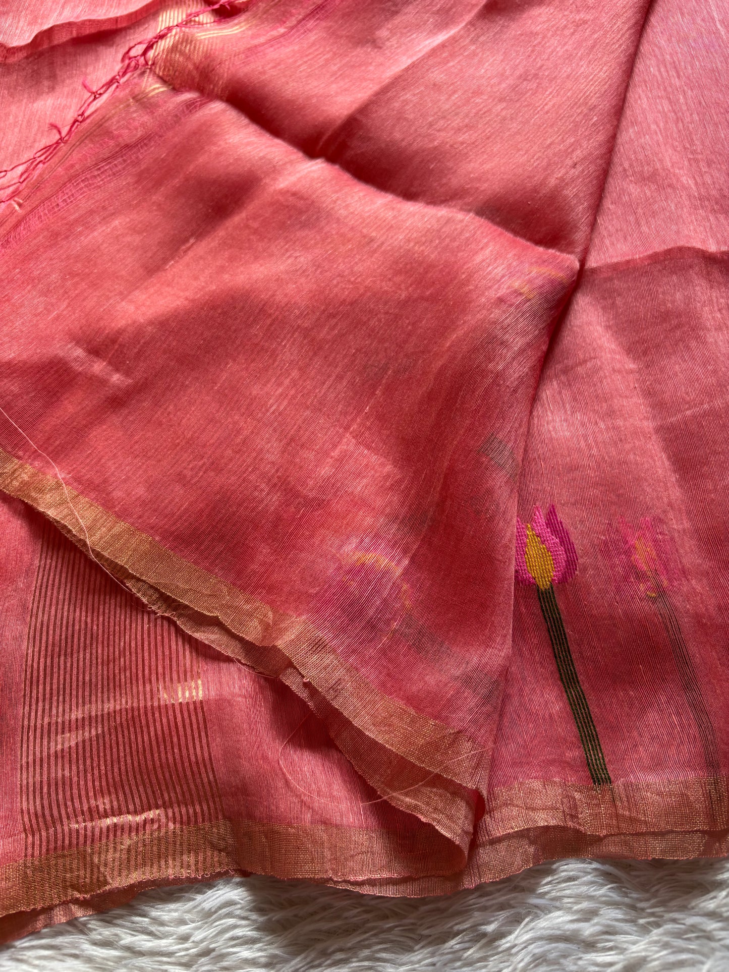 Tavare : Solid Reddish pink