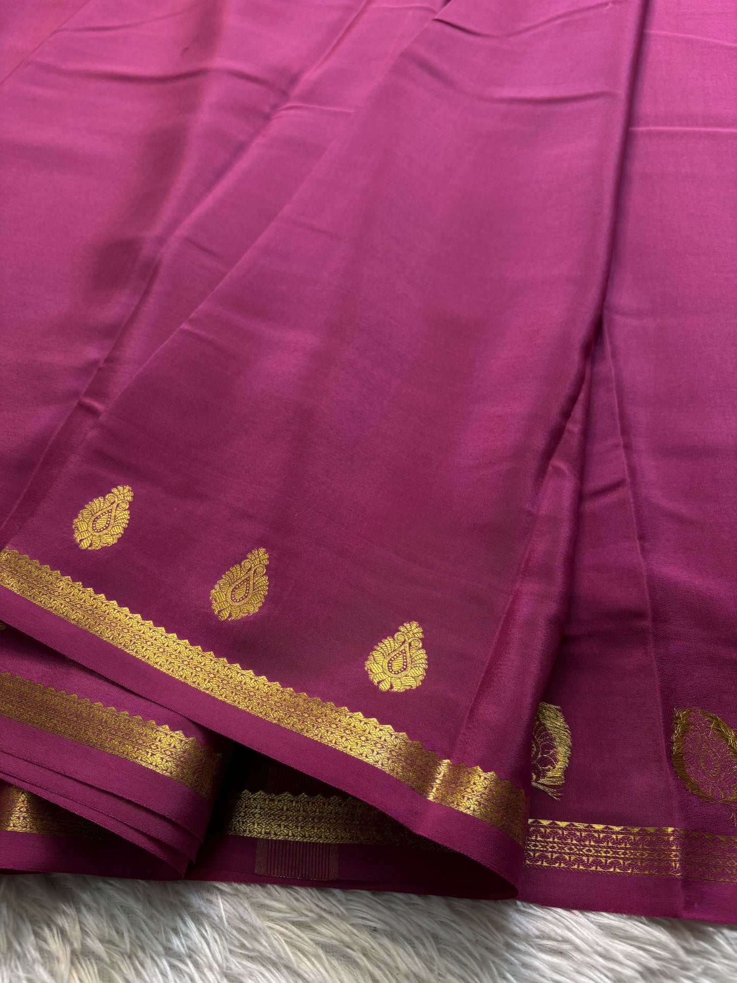 Swathi : Solid Magenta pink