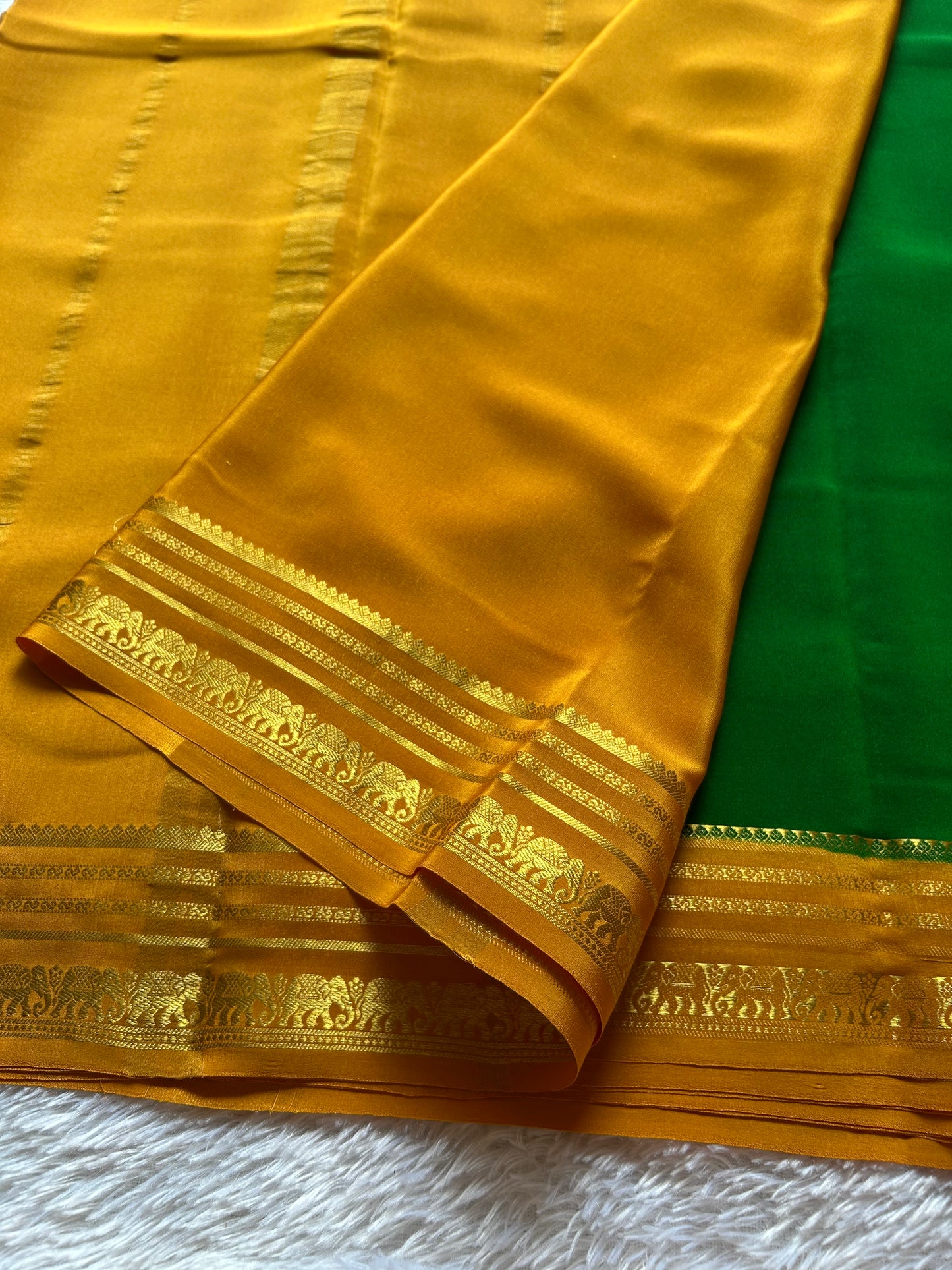 Eshwari (2D) : Leaf green-yellow