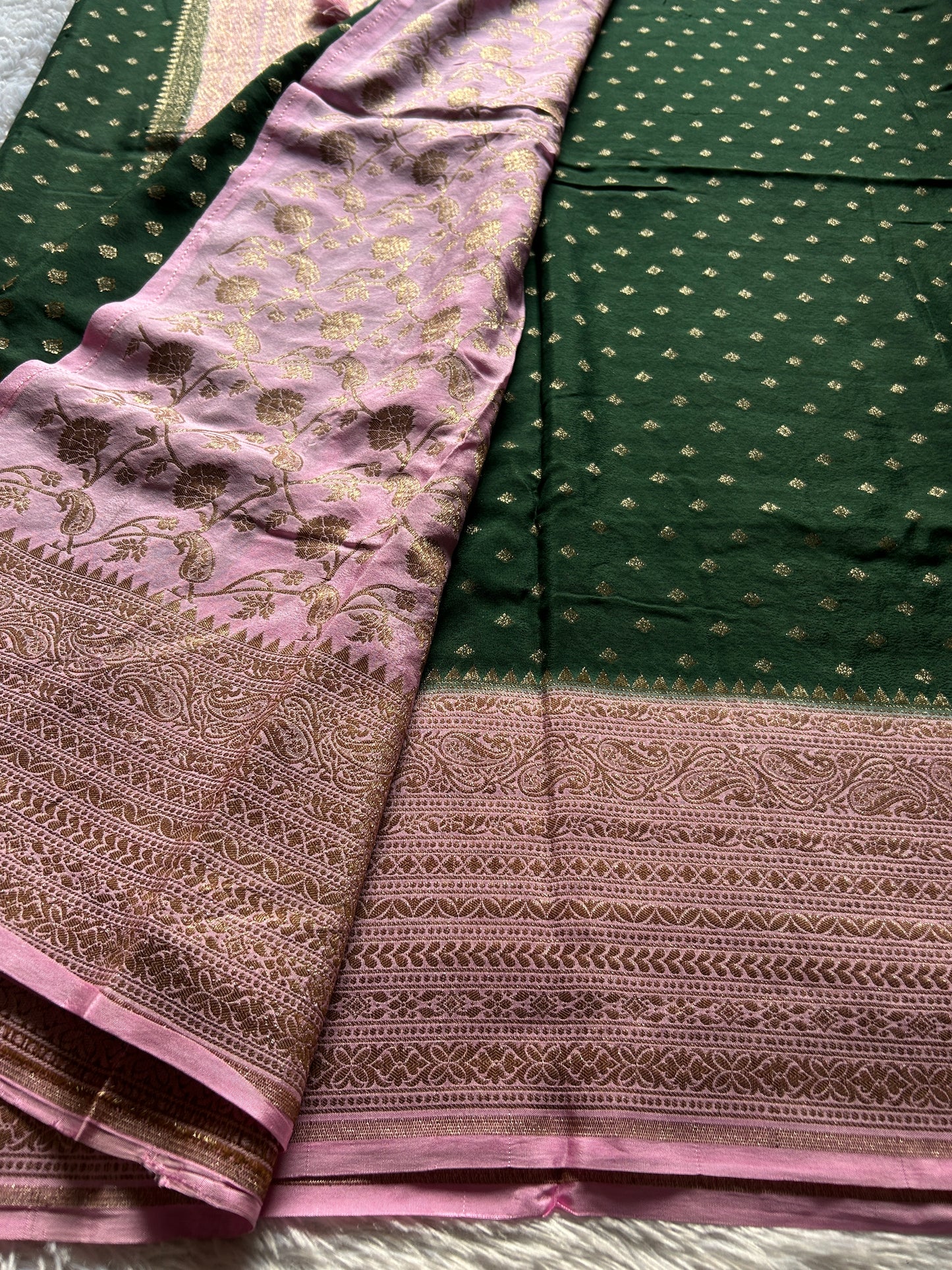 SCB04 (2D) : Dark green-baby pink