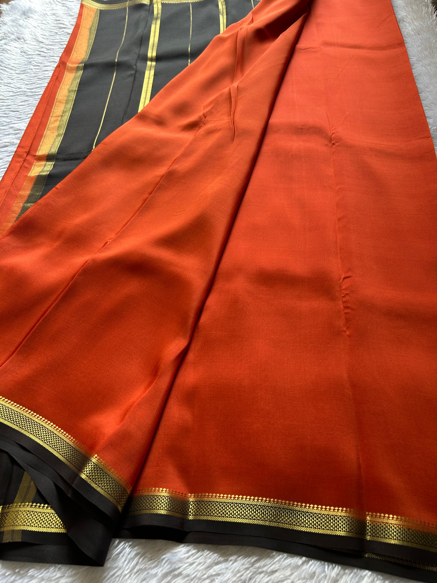 Vani (2D) : Orange-black