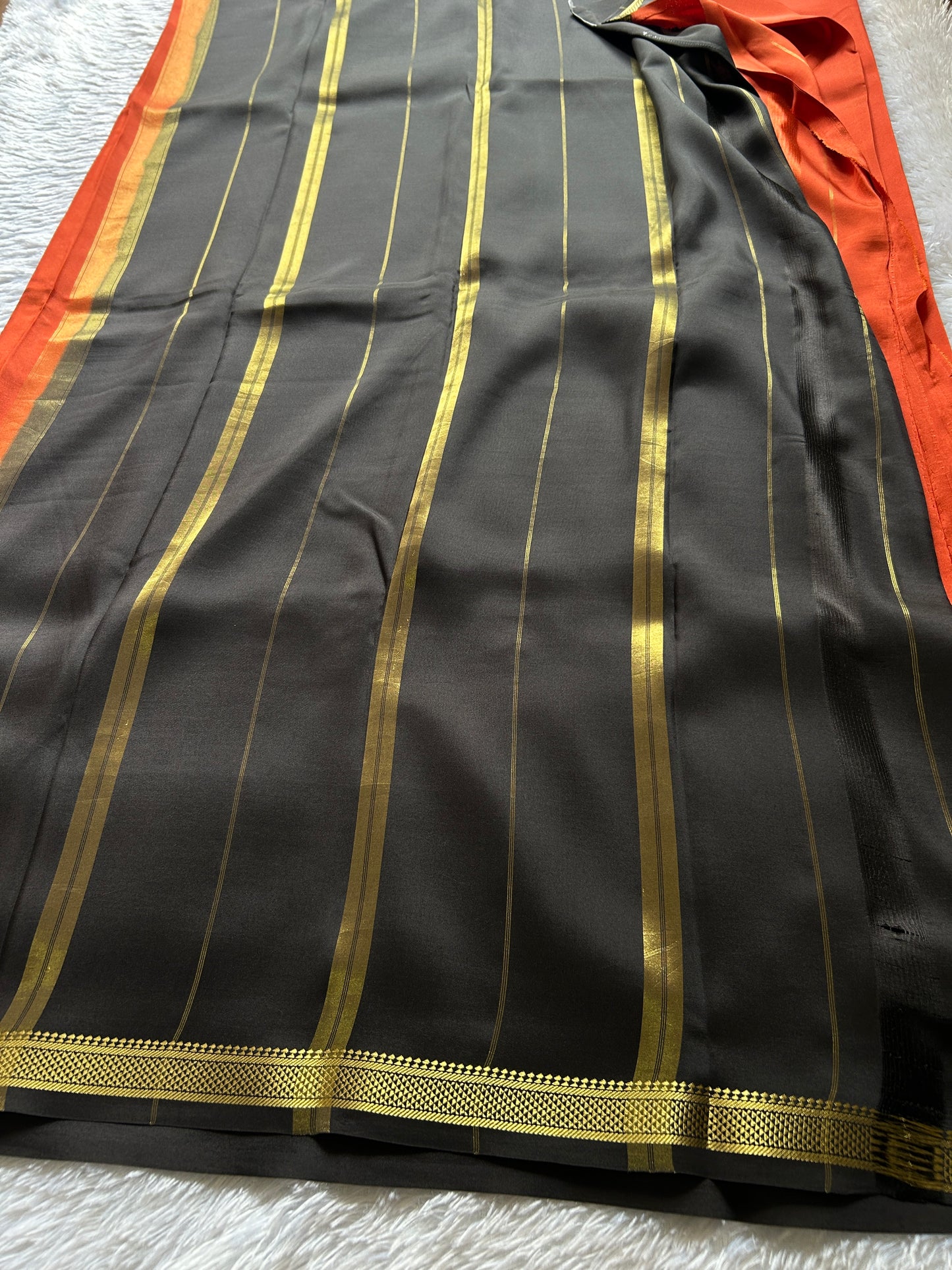 Vani (2D) : Orange-black