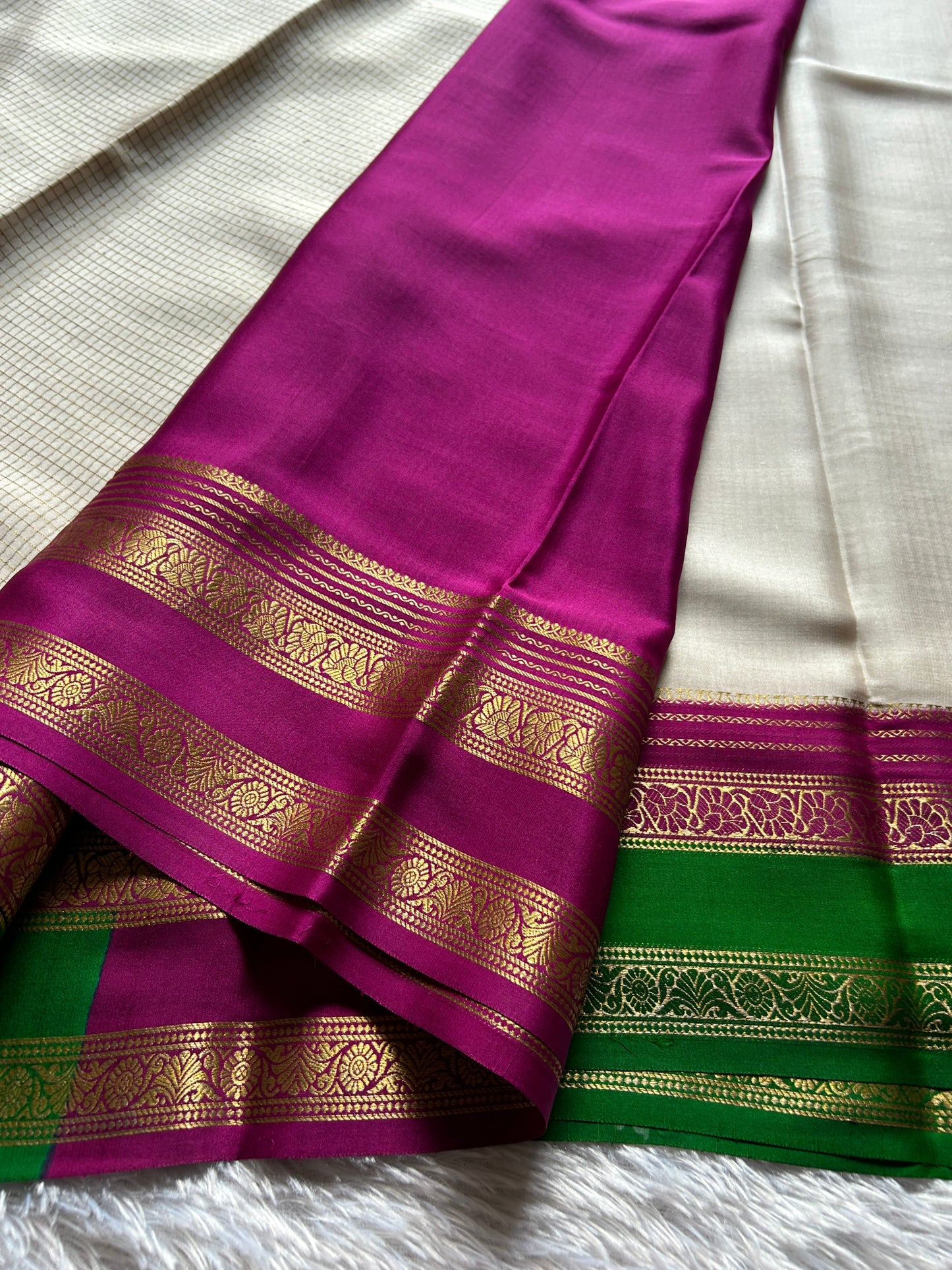 Gayatri (3D) : Off white-magenta-green