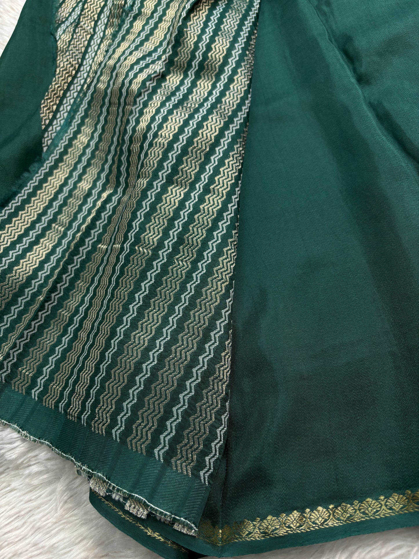 NYD124 : Solid Peacock green
