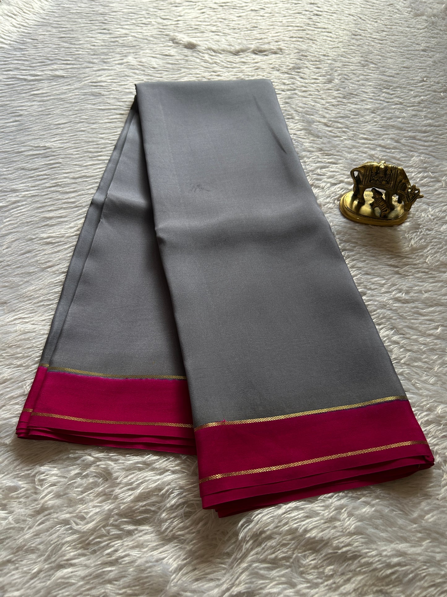 Rekha (2D) : Grey-pink